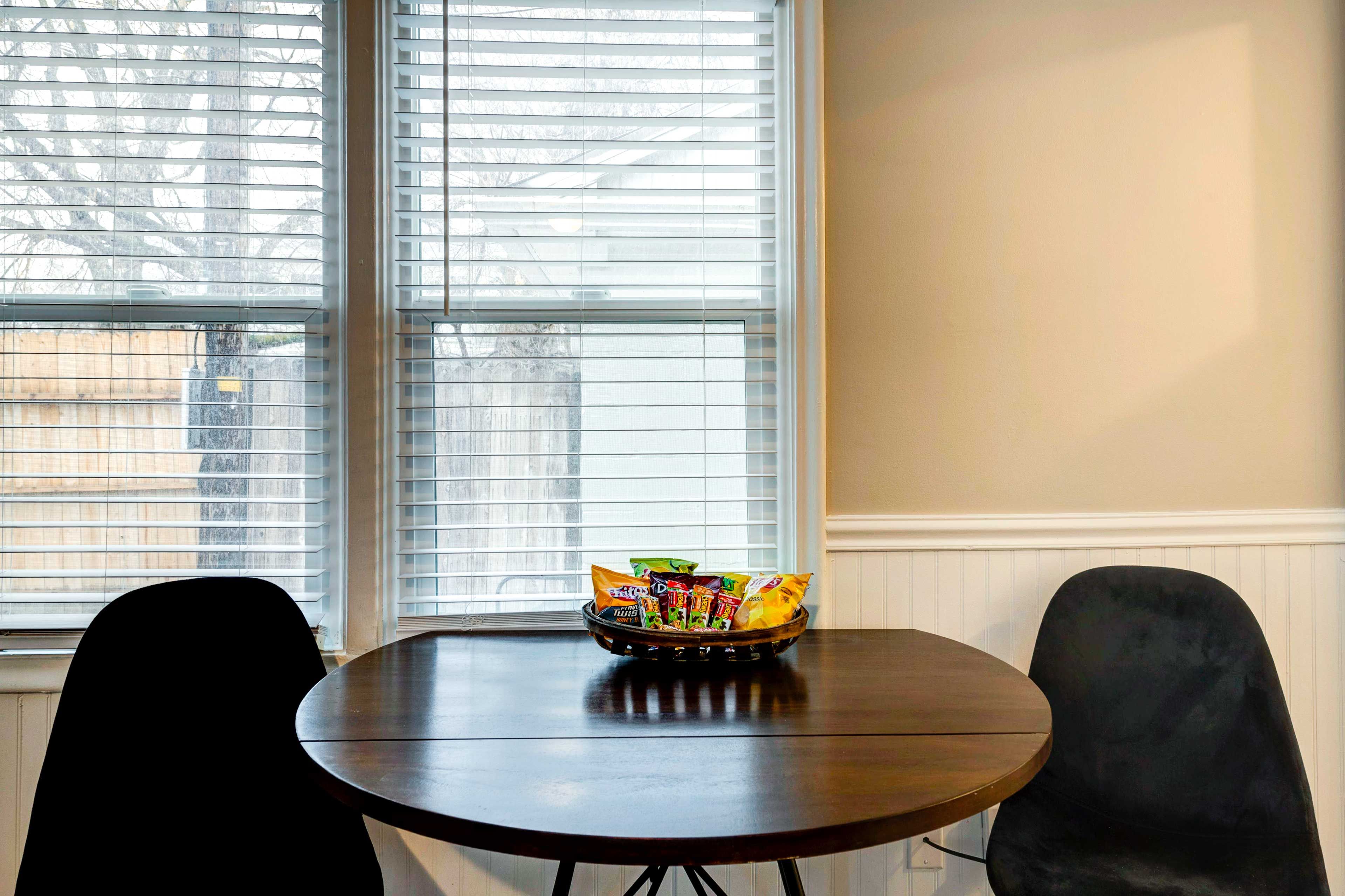 Dining Area | Dishware & Flatware Provided