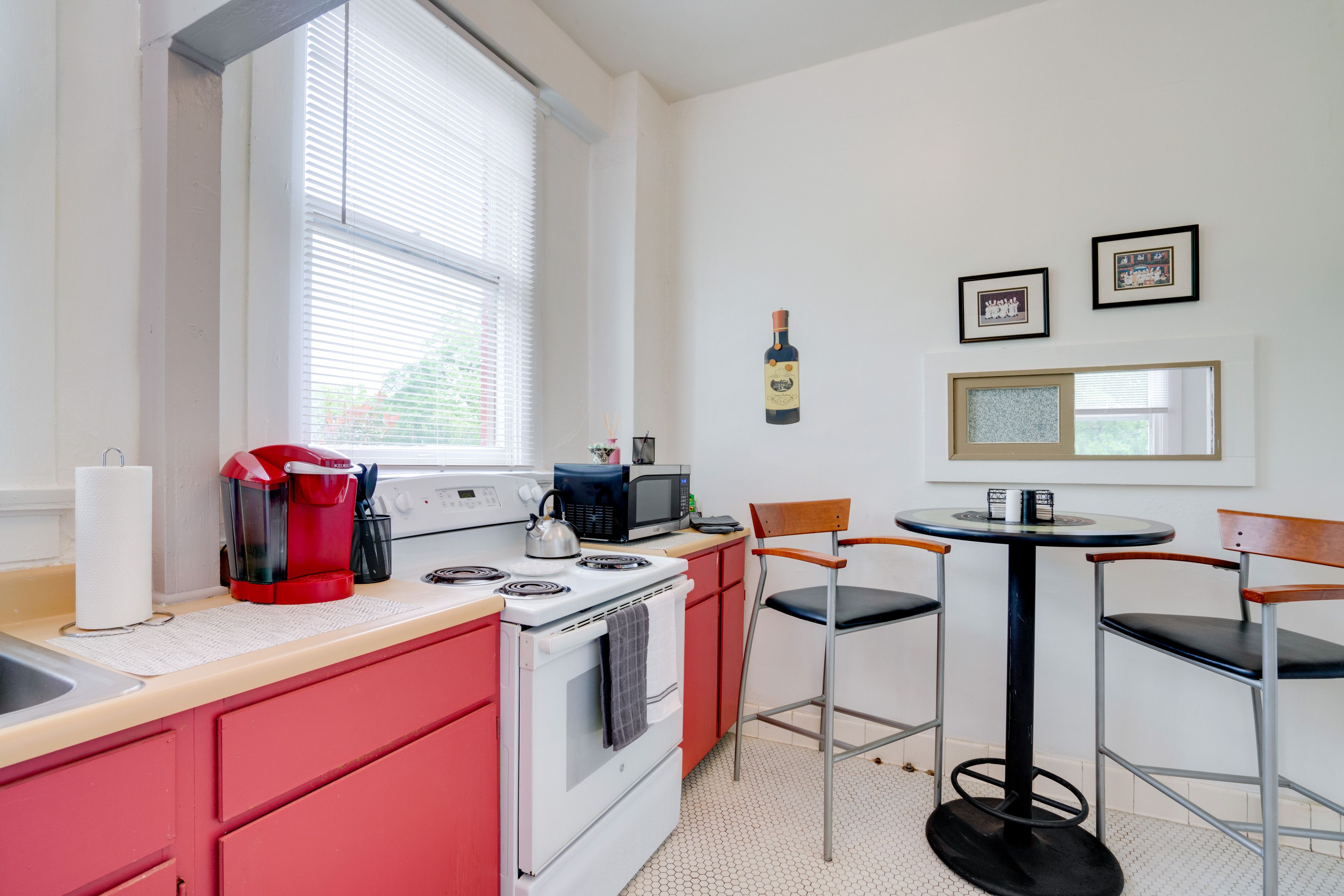 Well-Equipped Kitchen | Free WiFi | Schertz Historical Site Community Hospital