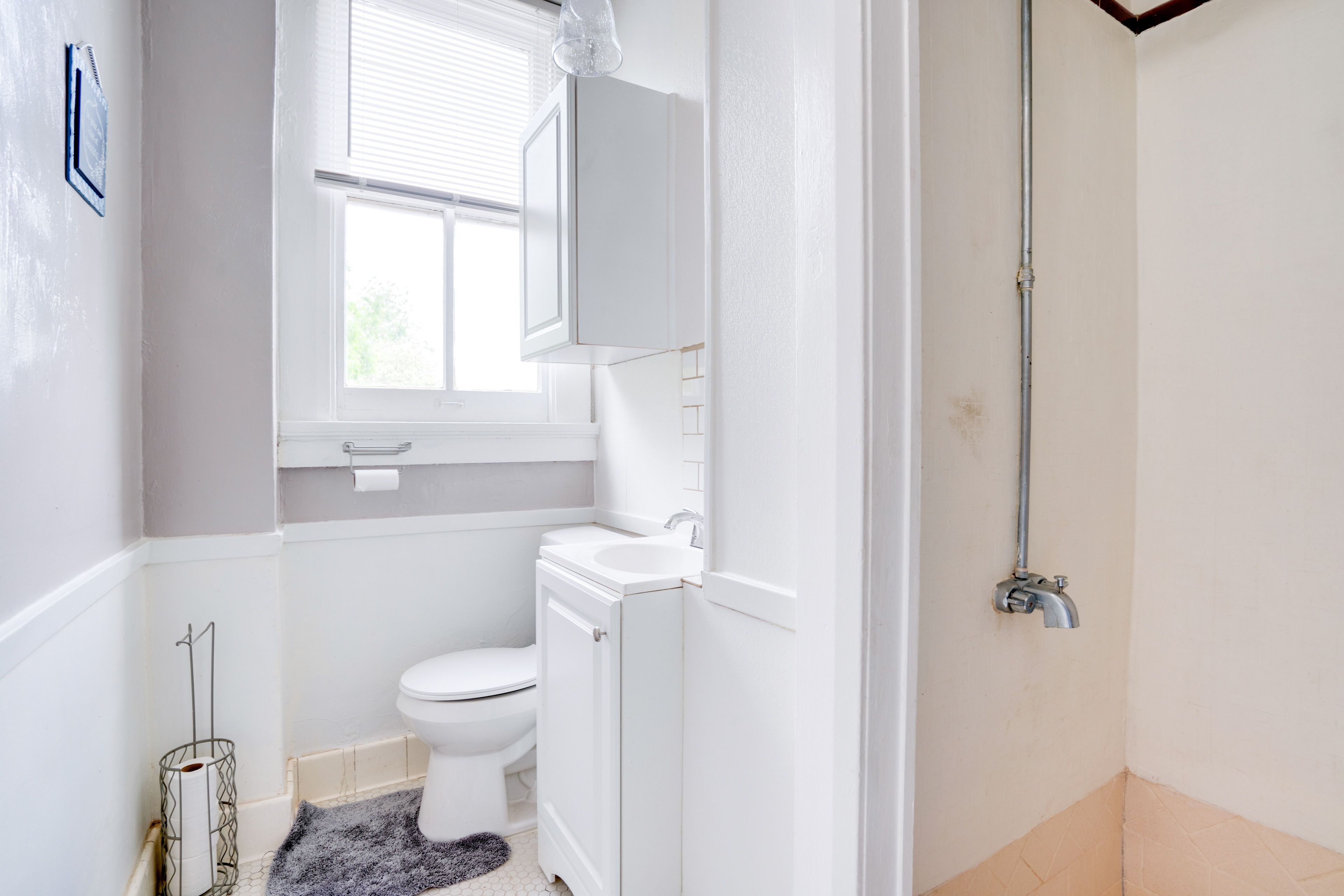 Full Bathroom | Complimentary Toiletries
