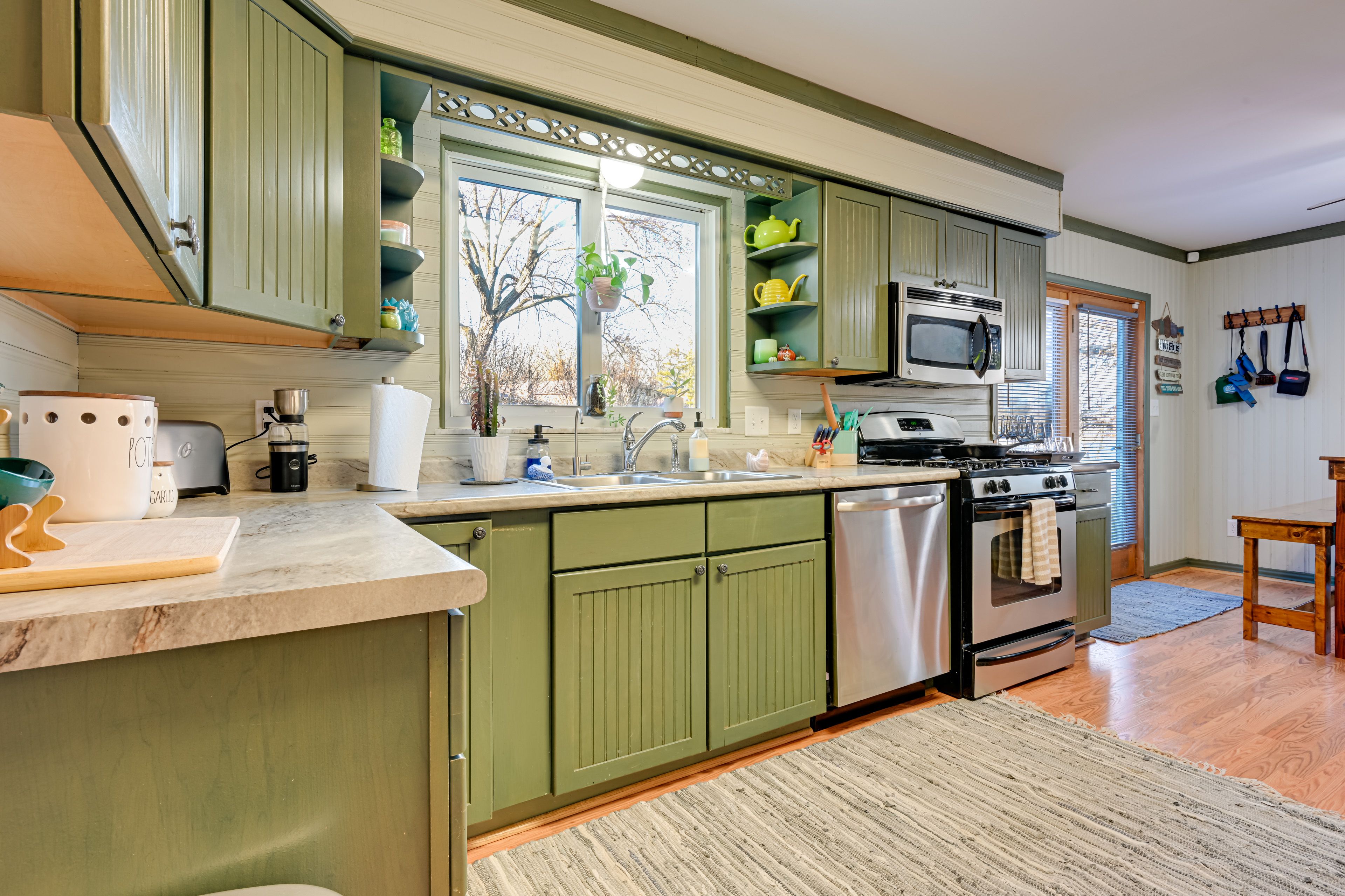 Kitchen | 1st Floor | Ice Maker | Water Filter | Cooking Basics