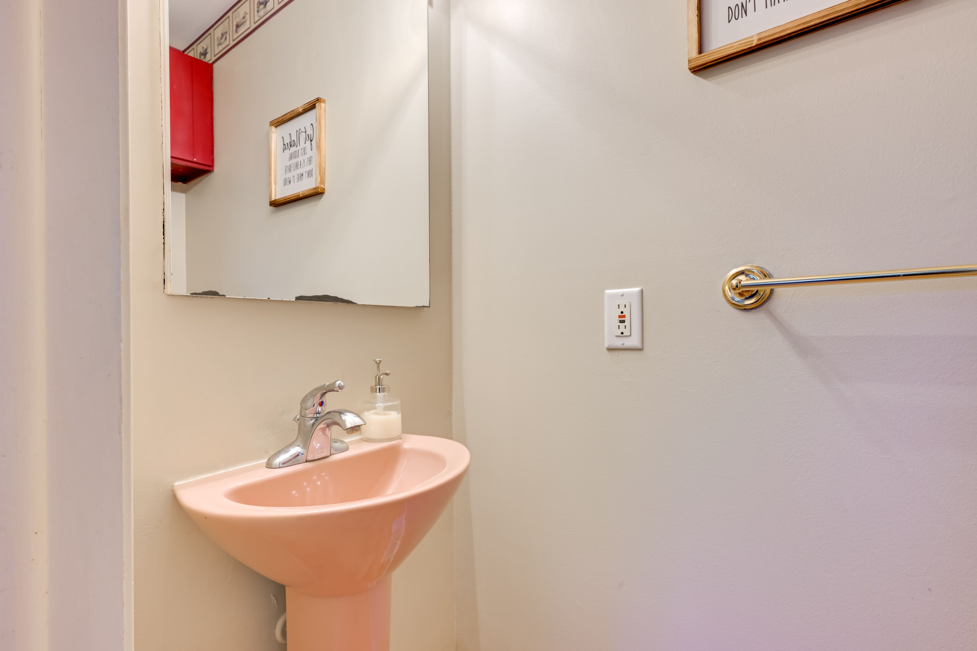 Half Bathroom | 1st Floor