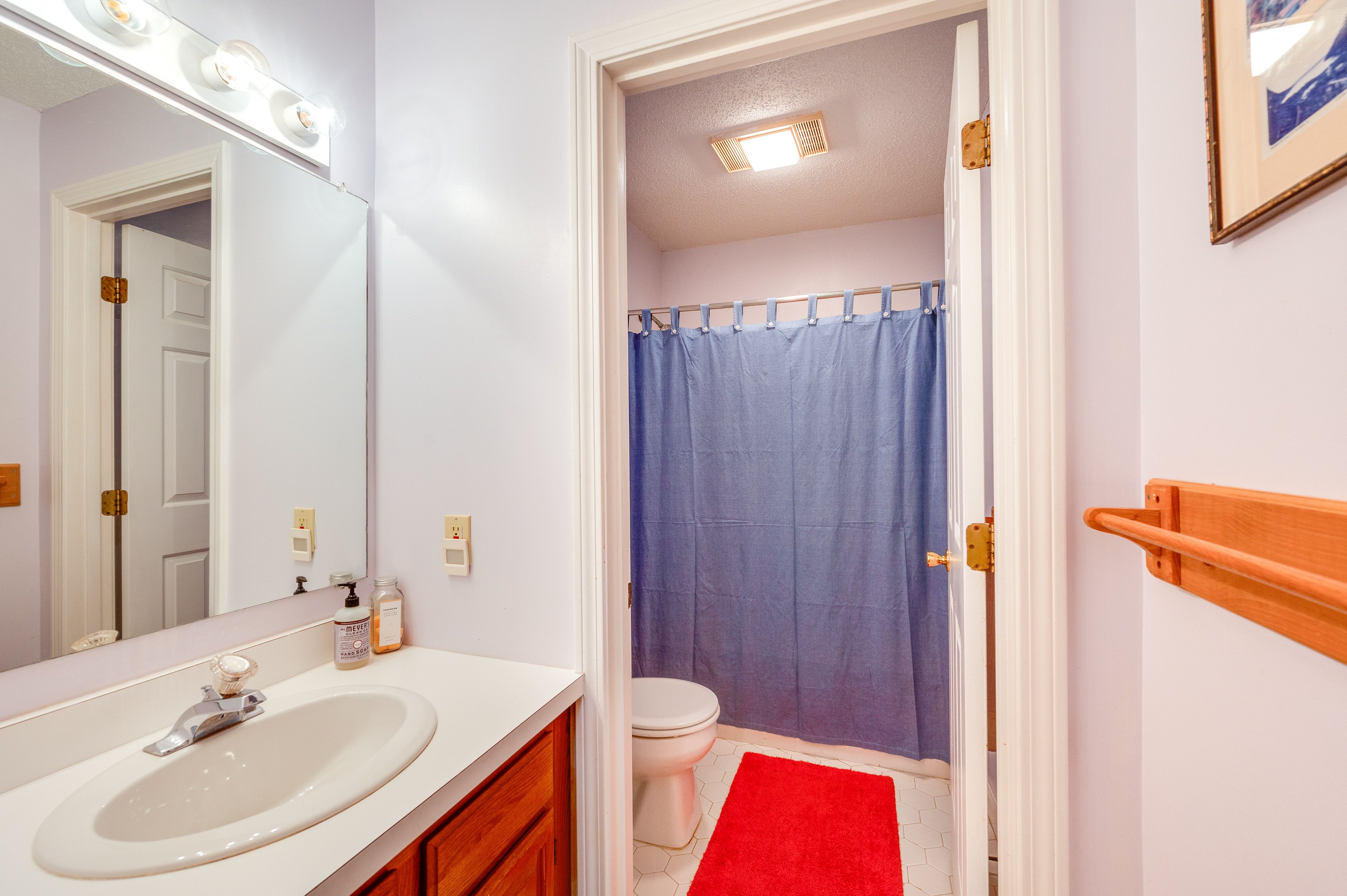 Full Bathroom | 2nd Floor