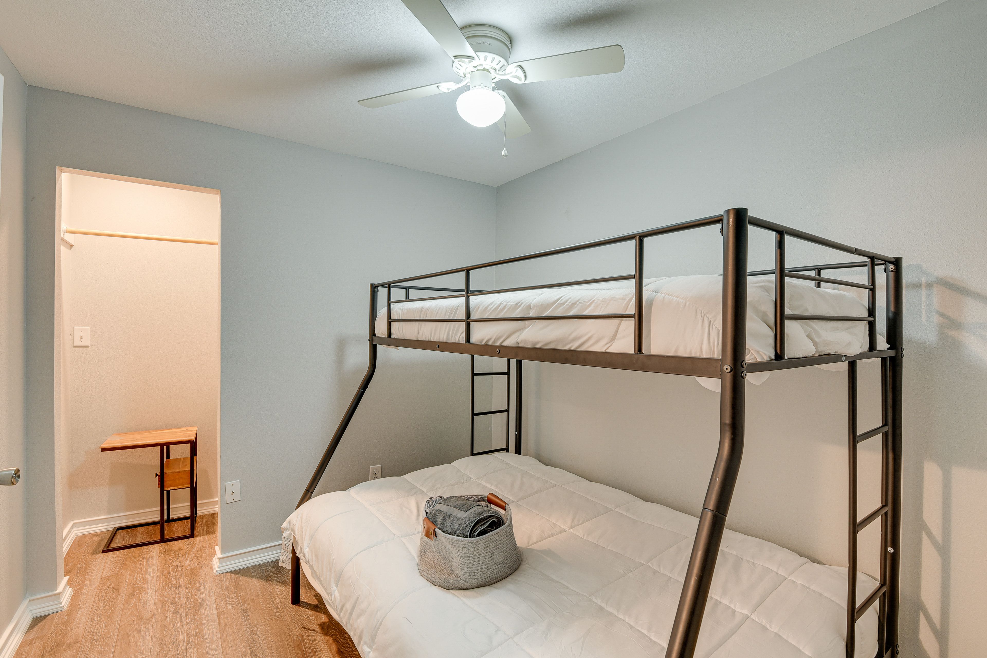 Bedroom 3 | Twin/Full Bunk Bed