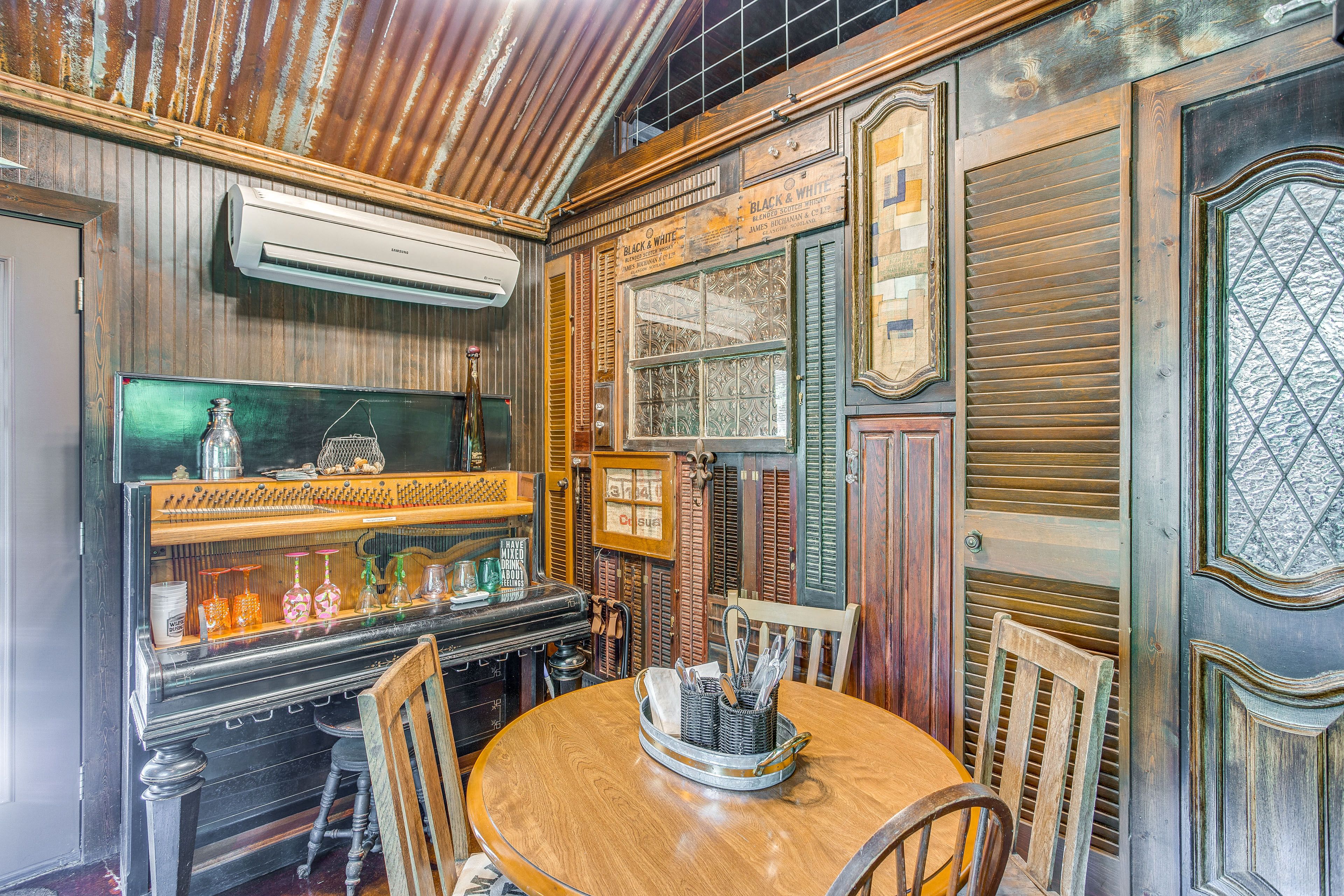 Dining Area | Lake Lounge Studio