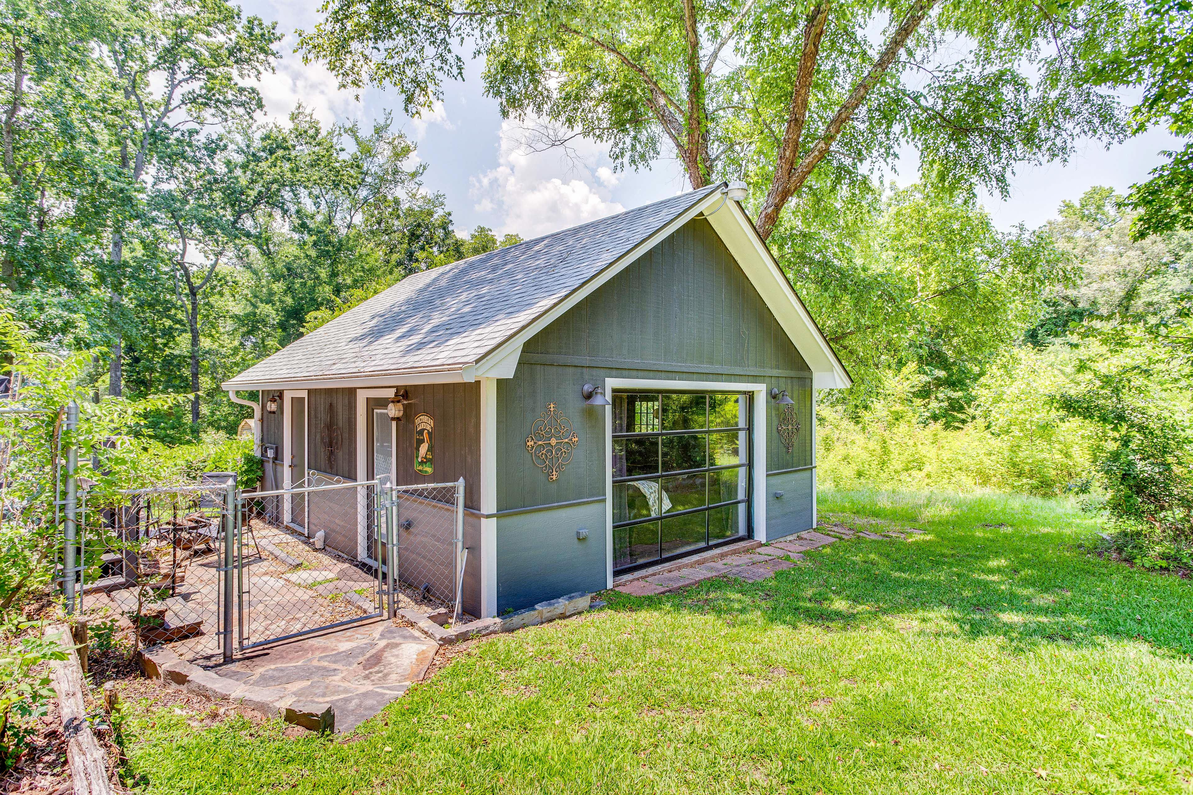 Lake Lounge Studio Exterior | Parking | Driveway (2 Vehicles)