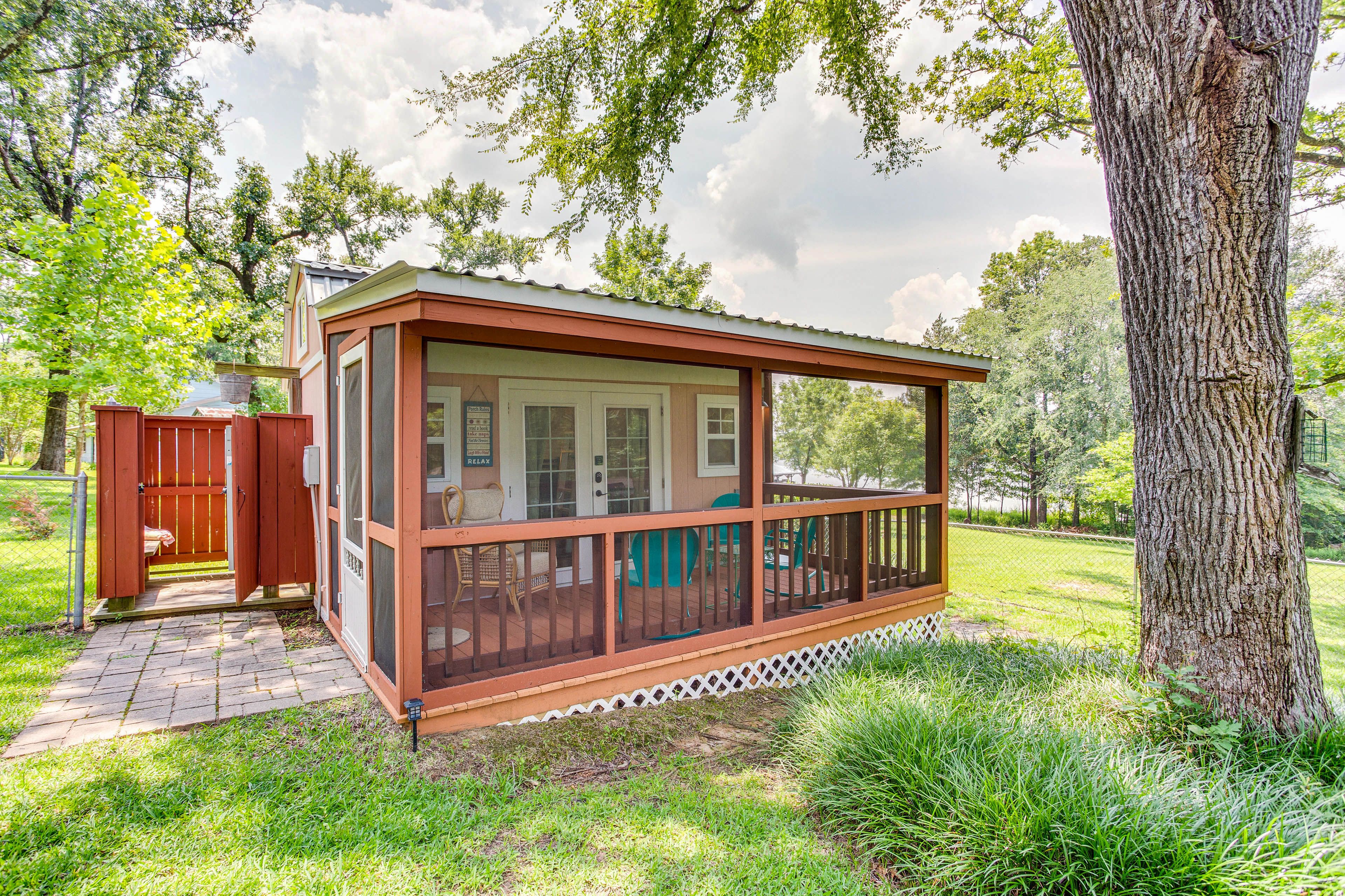 Guest Cottage Studio Exterior
