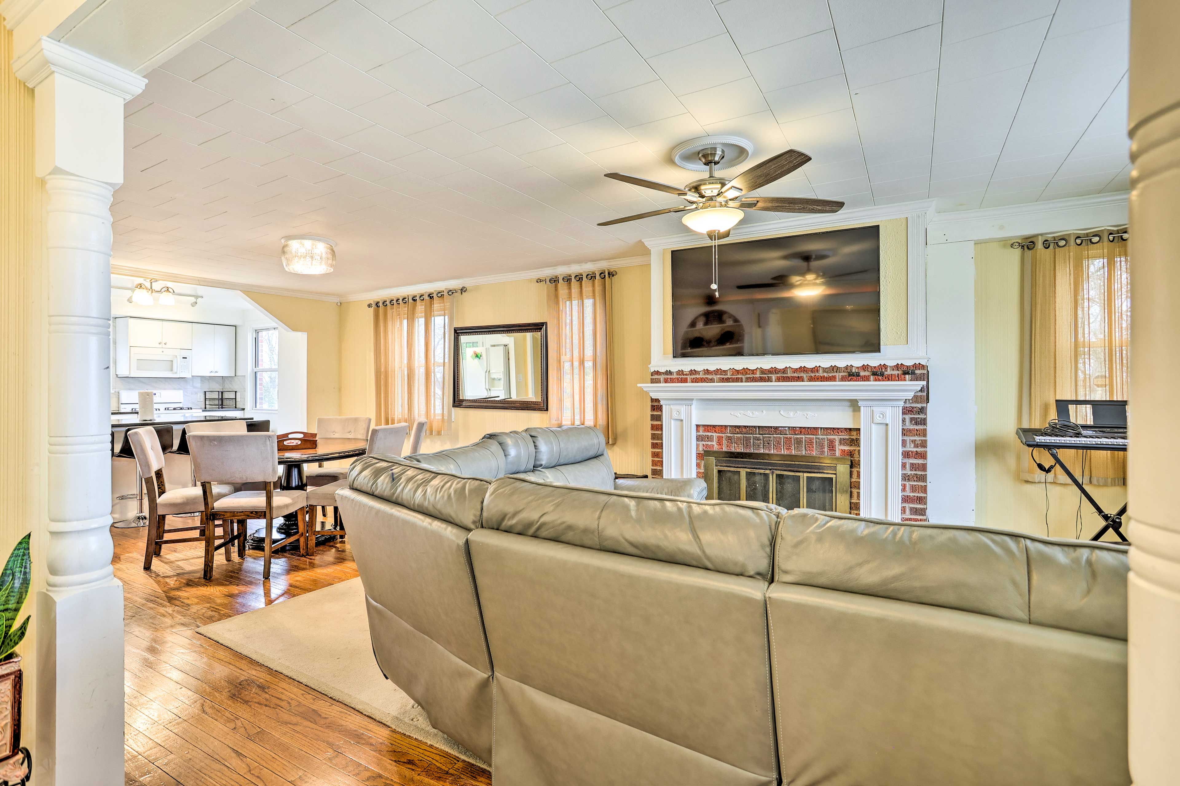 Living Room | Free WiFi | Smart TV w/ Cable