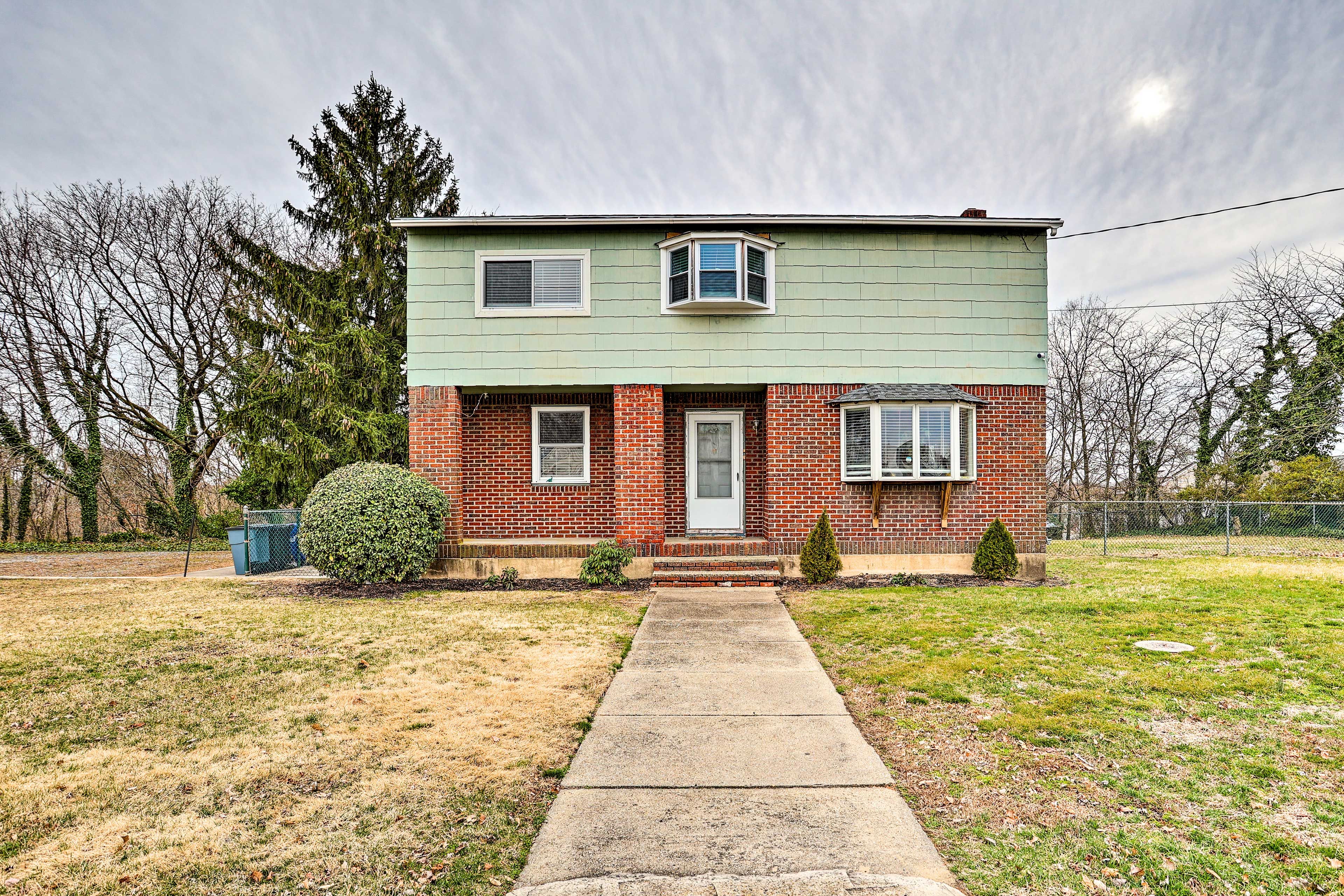 Parking | Driveway (6 Vehicles)