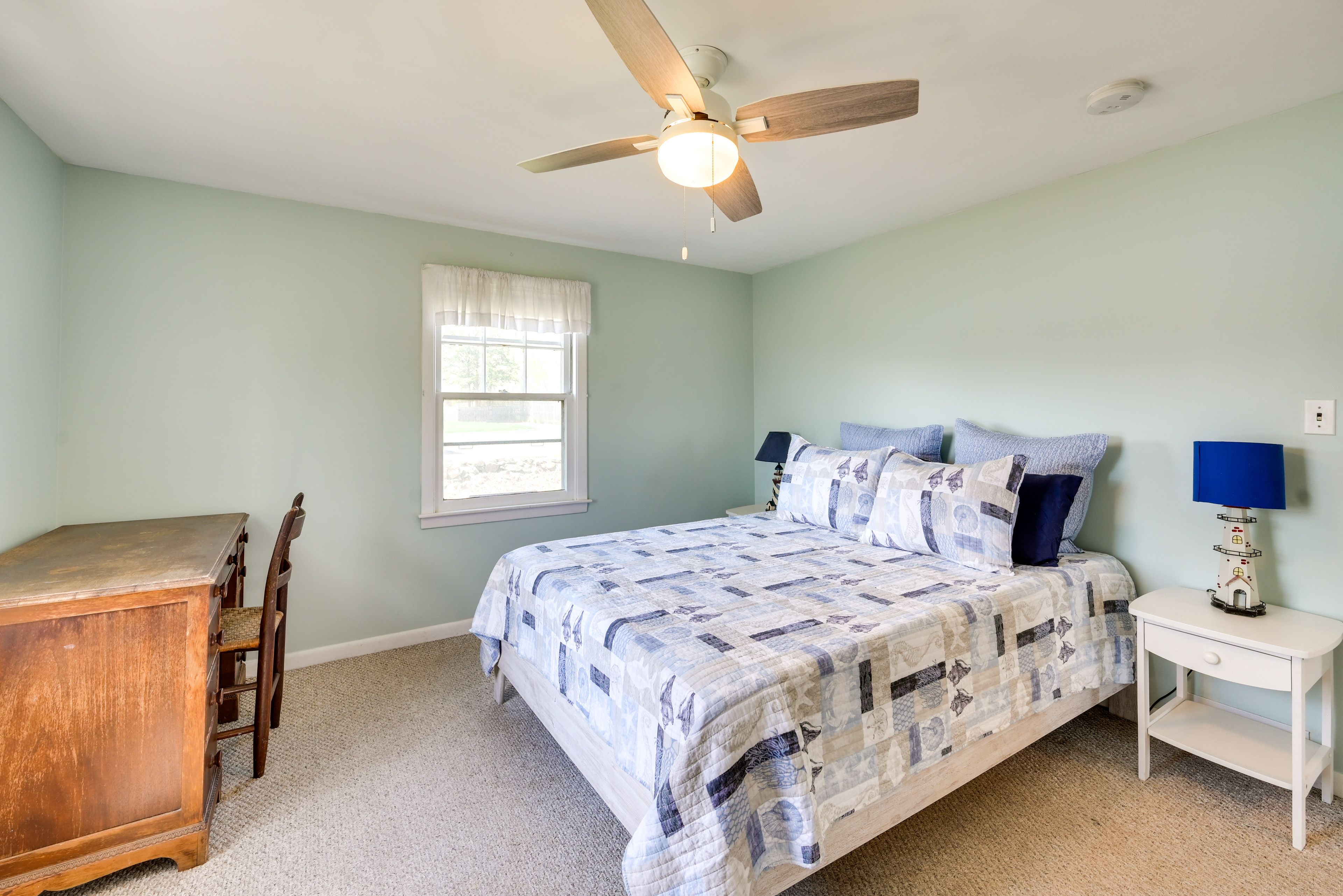 Bedroom 1 | Queen Bed | 1st Floor