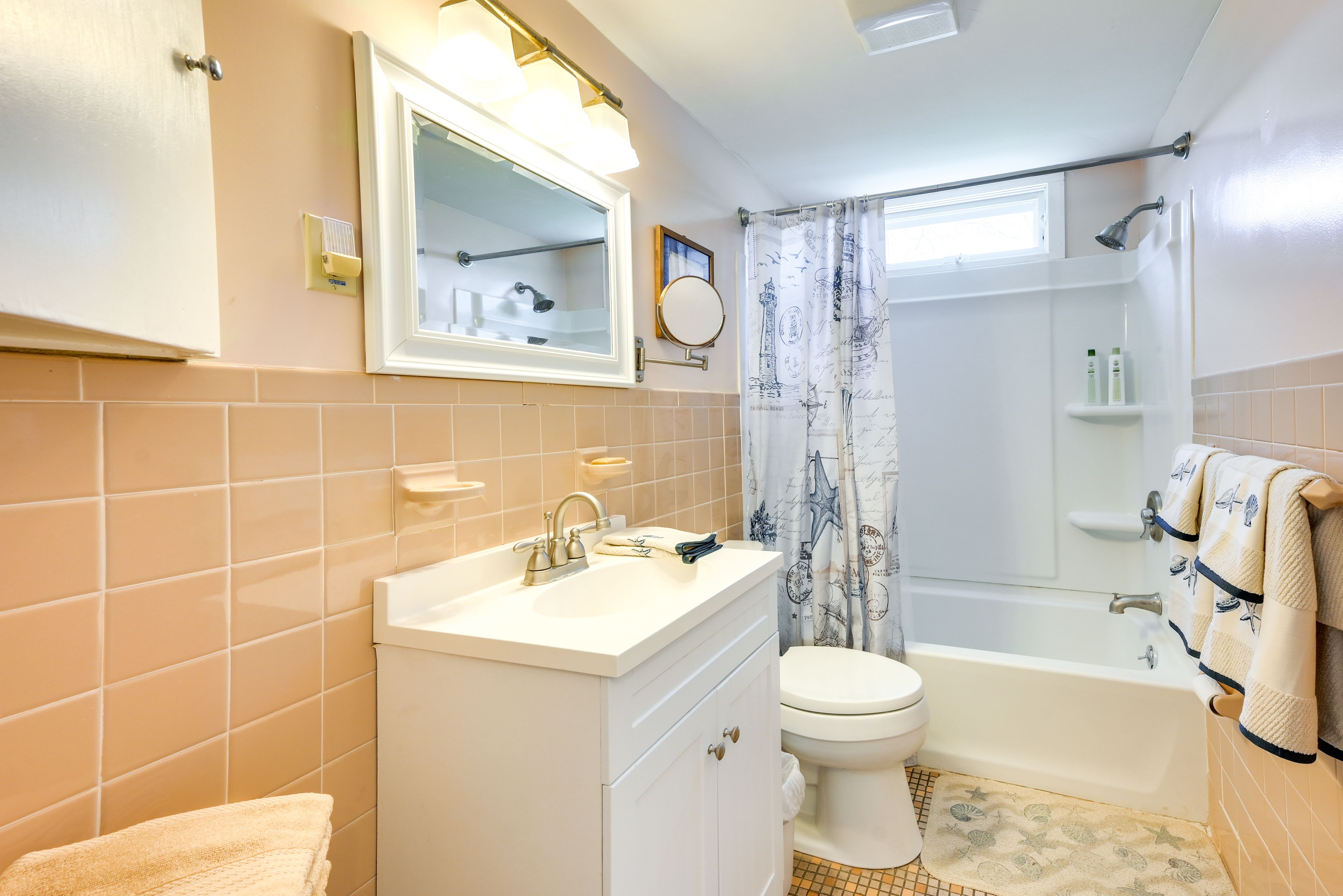 Full Bathroom | 1st Floor