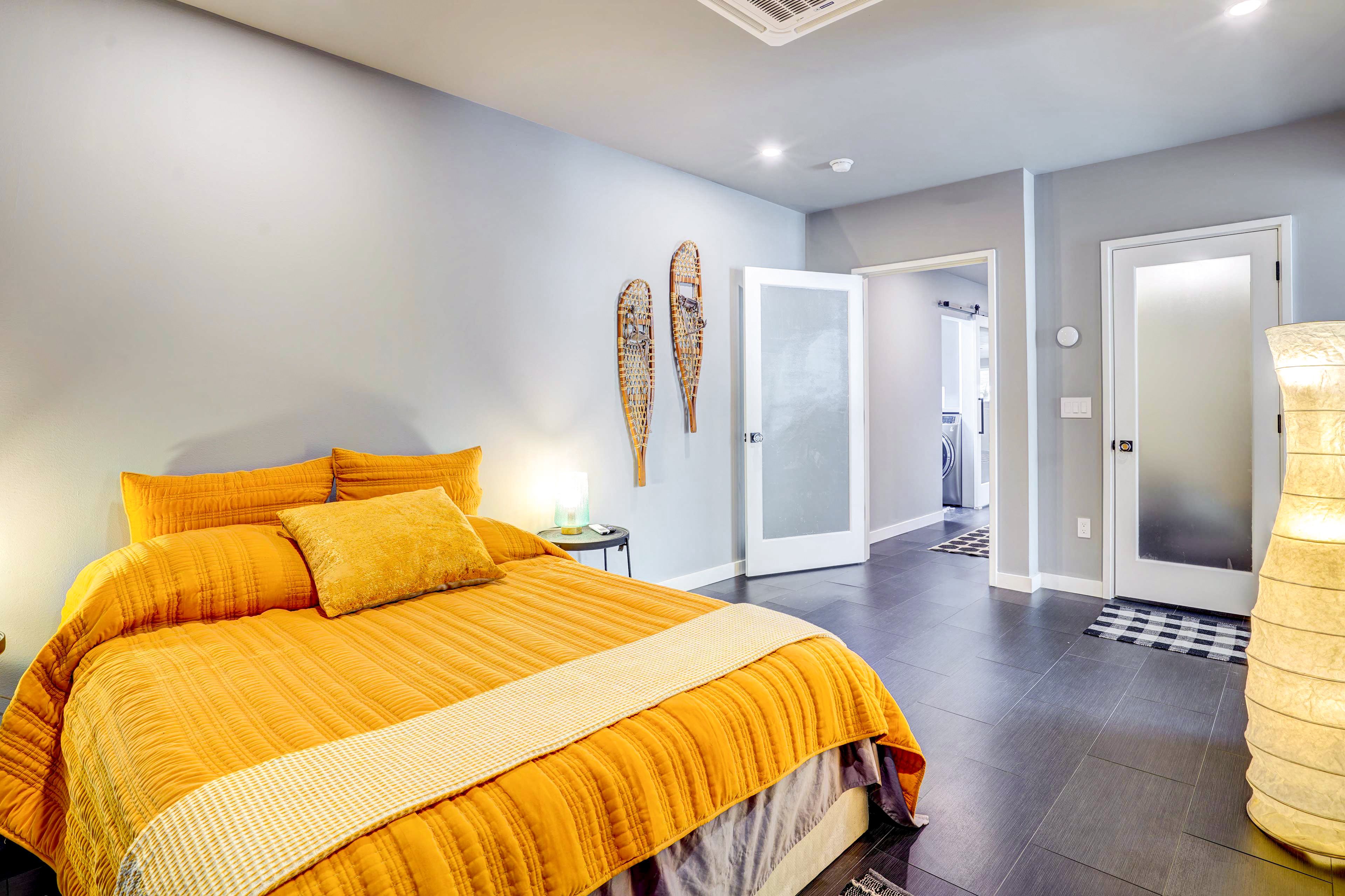 Bedroom 1 | Queen Bed