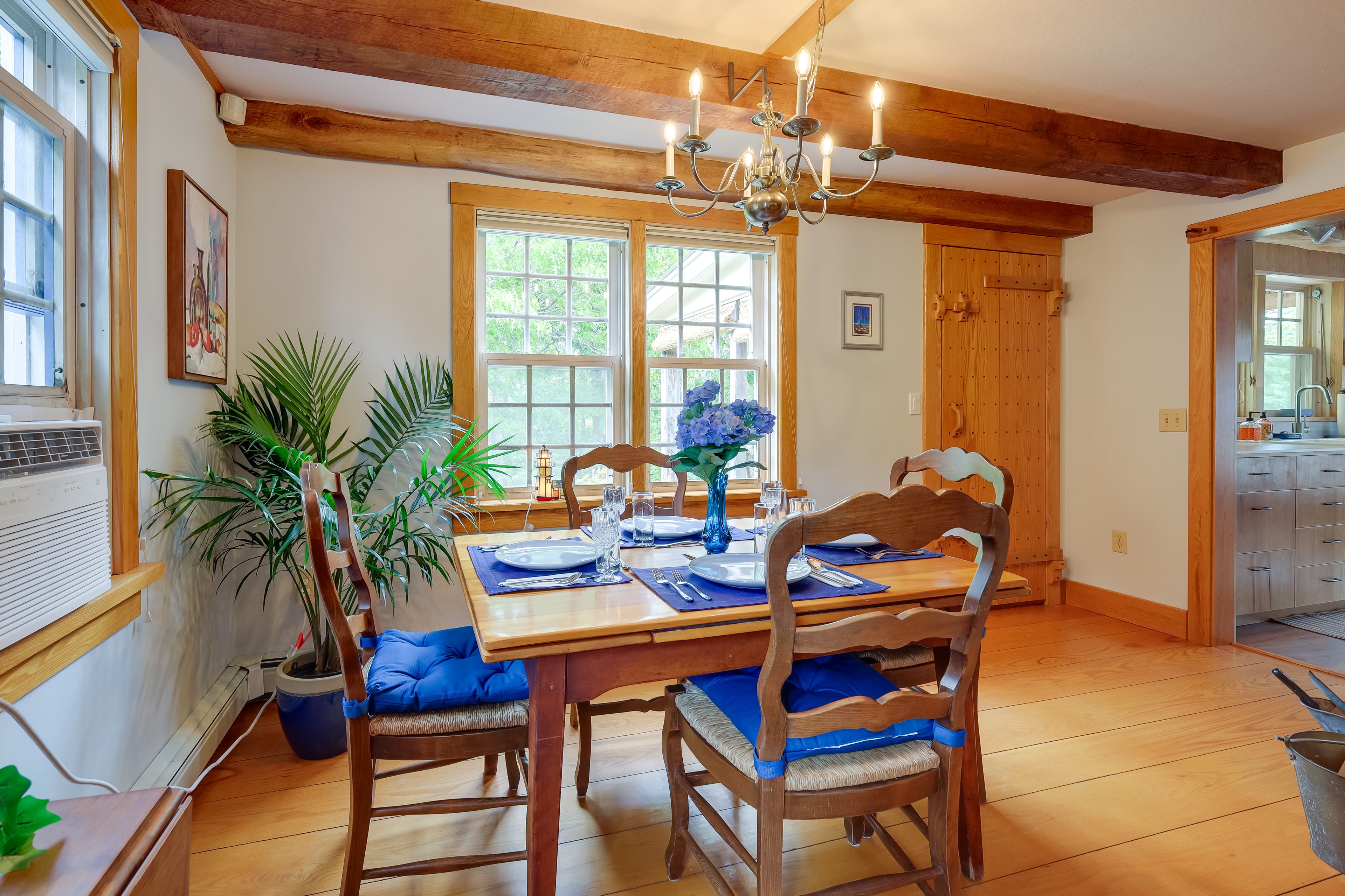 Dining Area | Dishware & Flatware