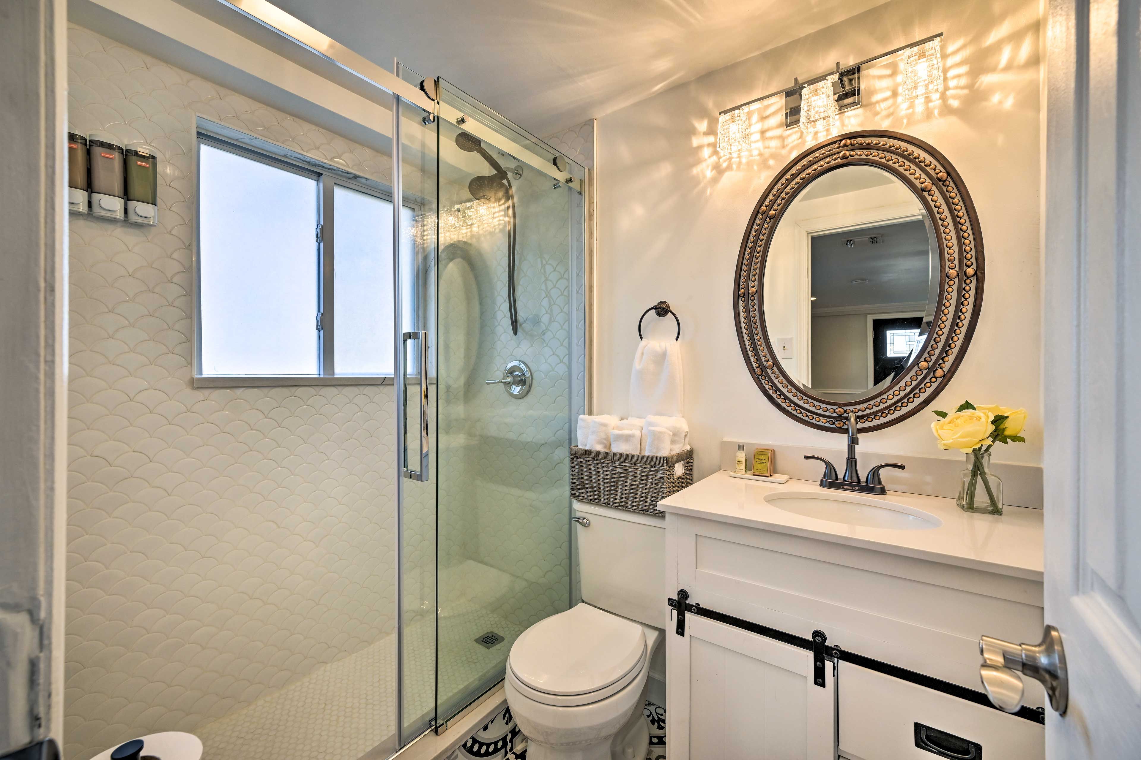 Full Bathroom | Complimentary Toiletries