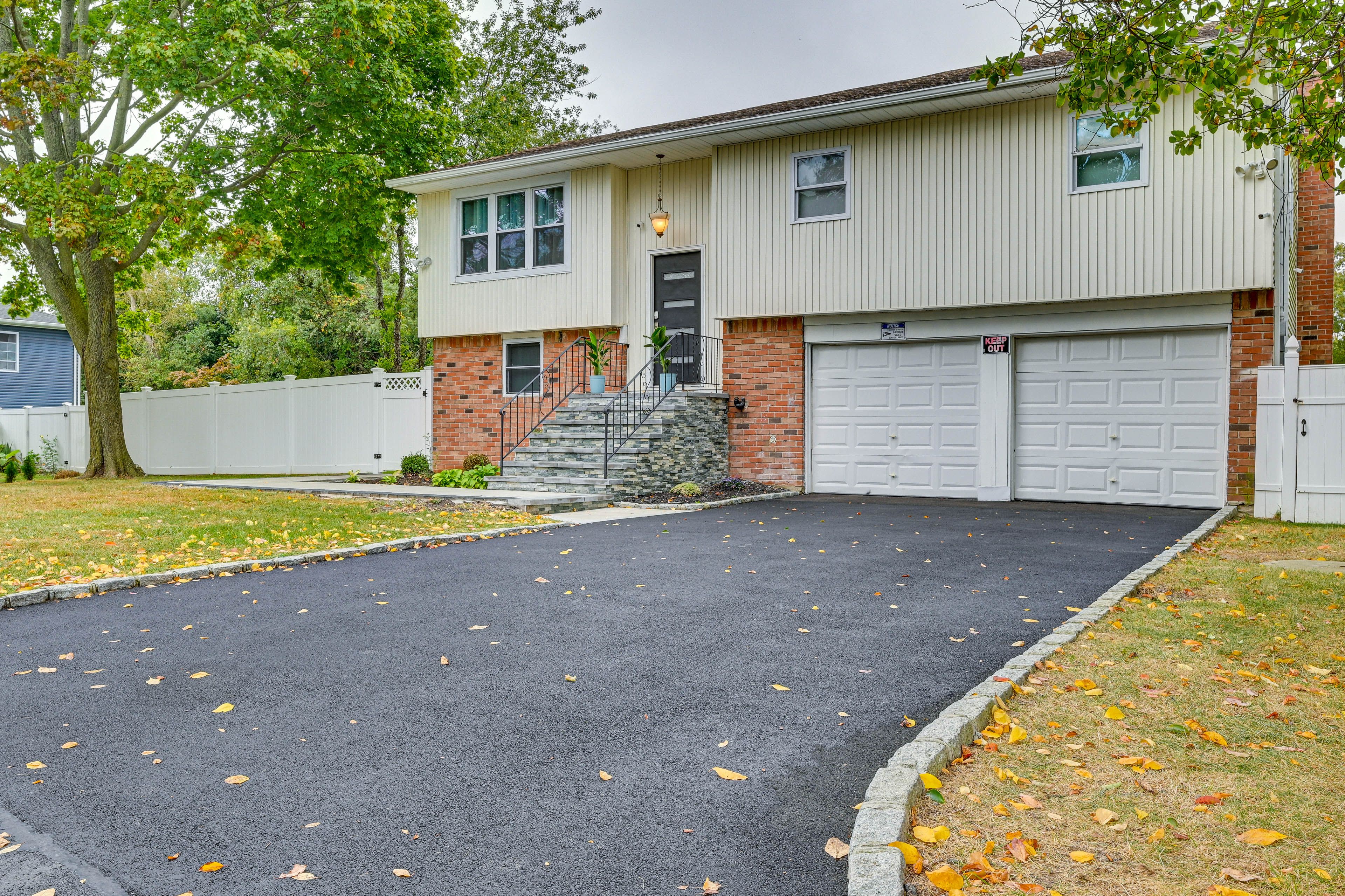 Parking | Driveway (1 Vehicle) | Free Street Parking