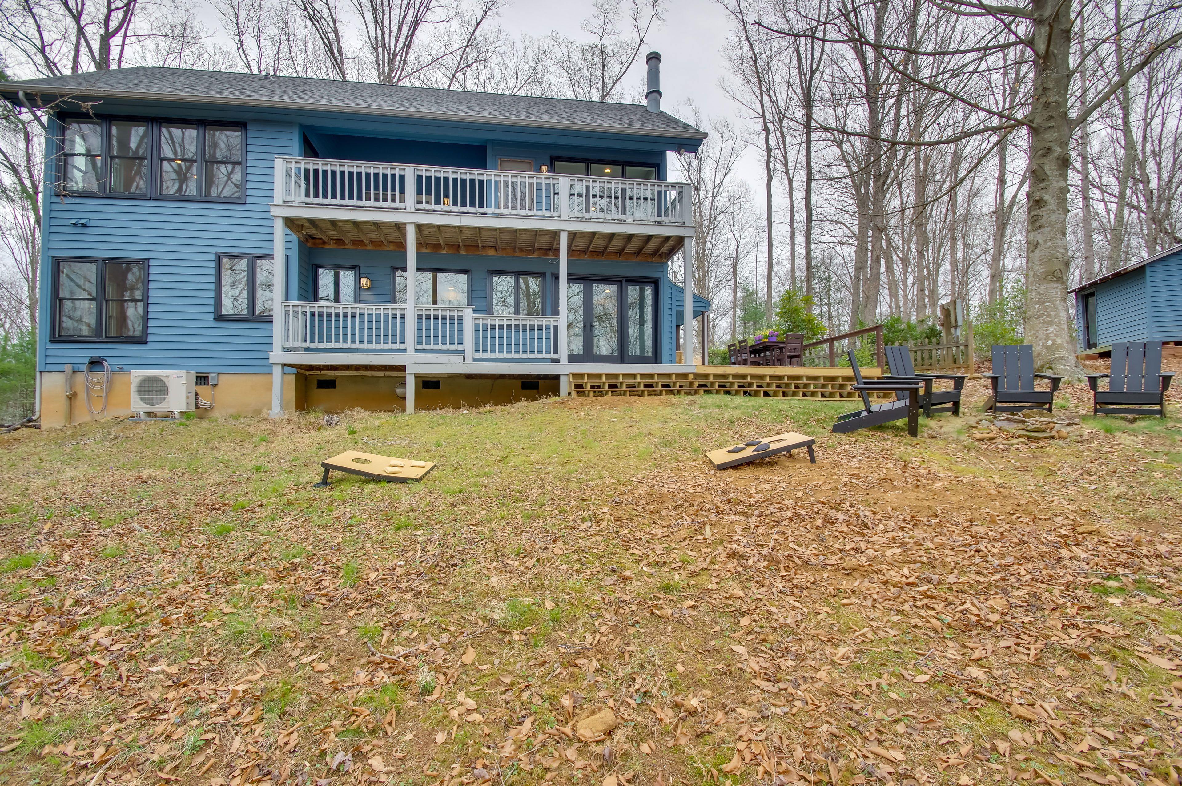 Private Yard | Hiking Trail Access On-Site | Yard Games