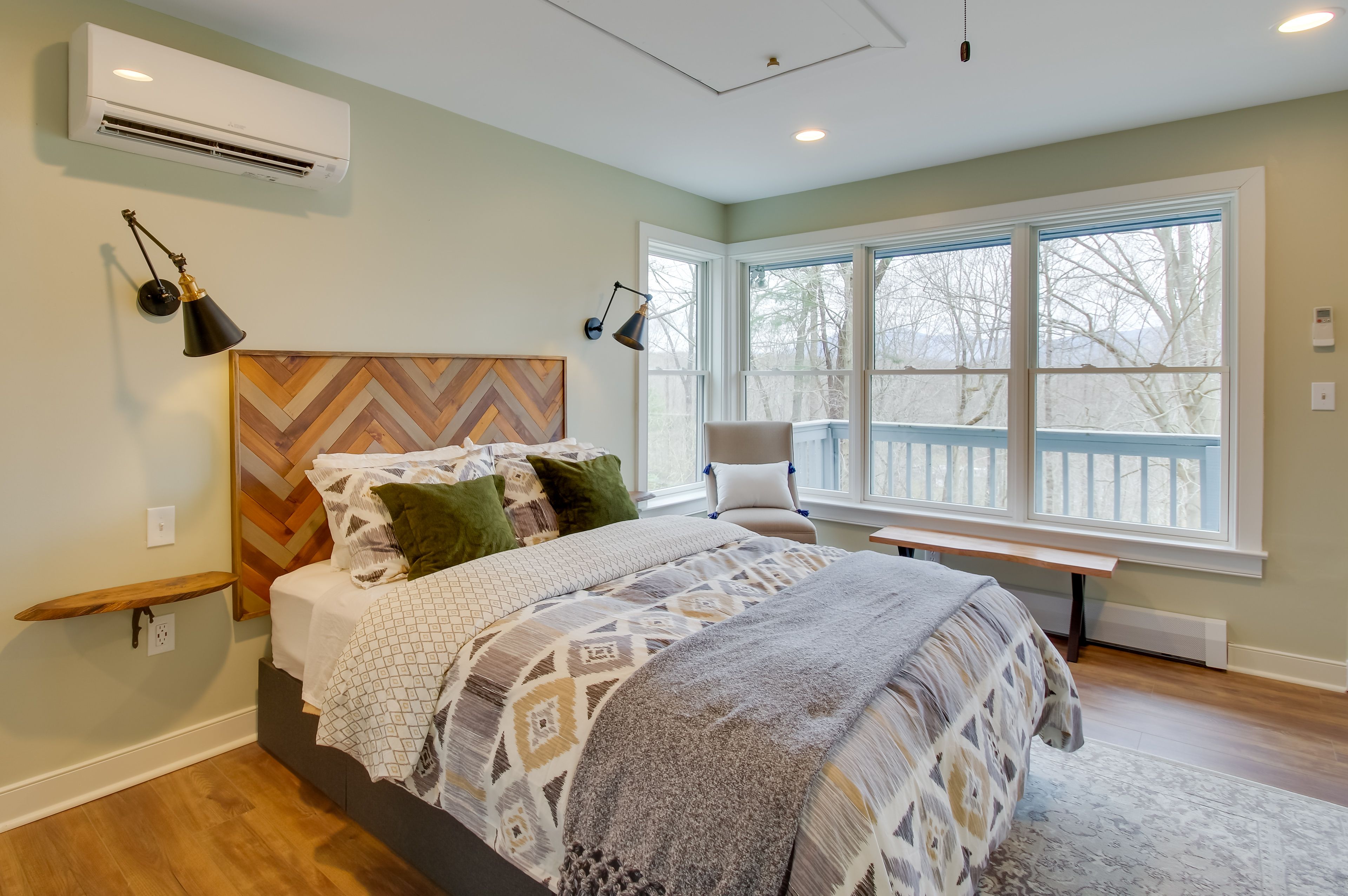 Bedroom 2 | Queen Bed | 2nd Floor | Hangers