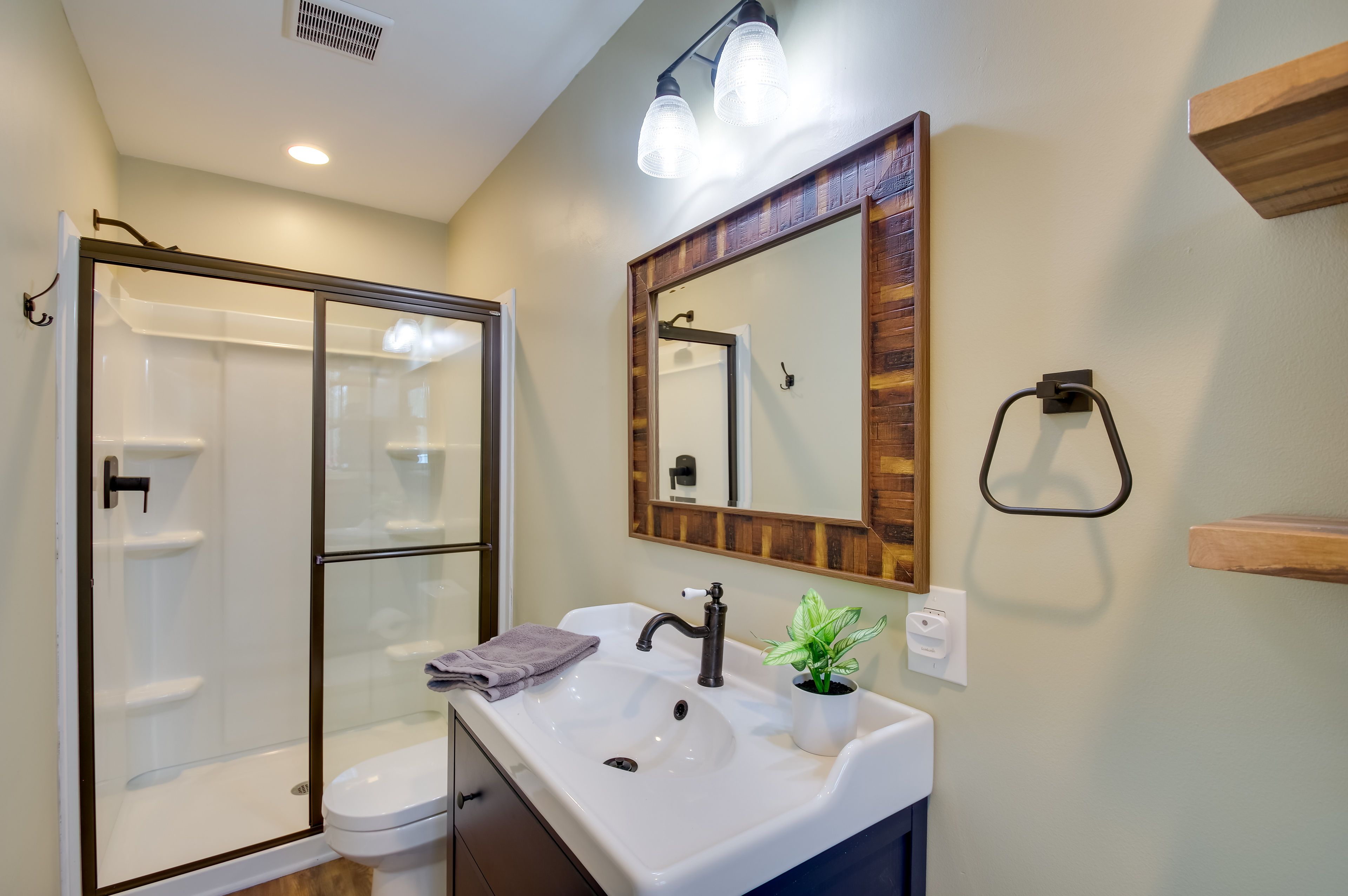 Full Bathroom | 2nd Floor | Hair Dryer