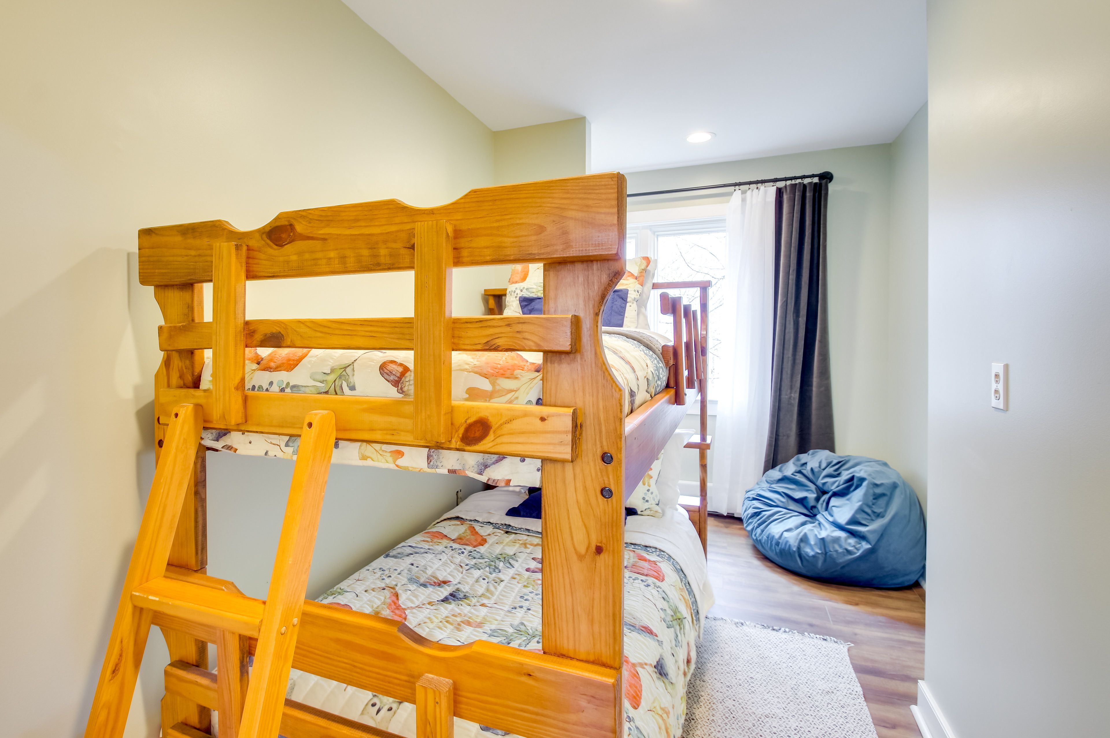 Bedroom 3 | Twin Bunk Bed | 1st Floor | Desk