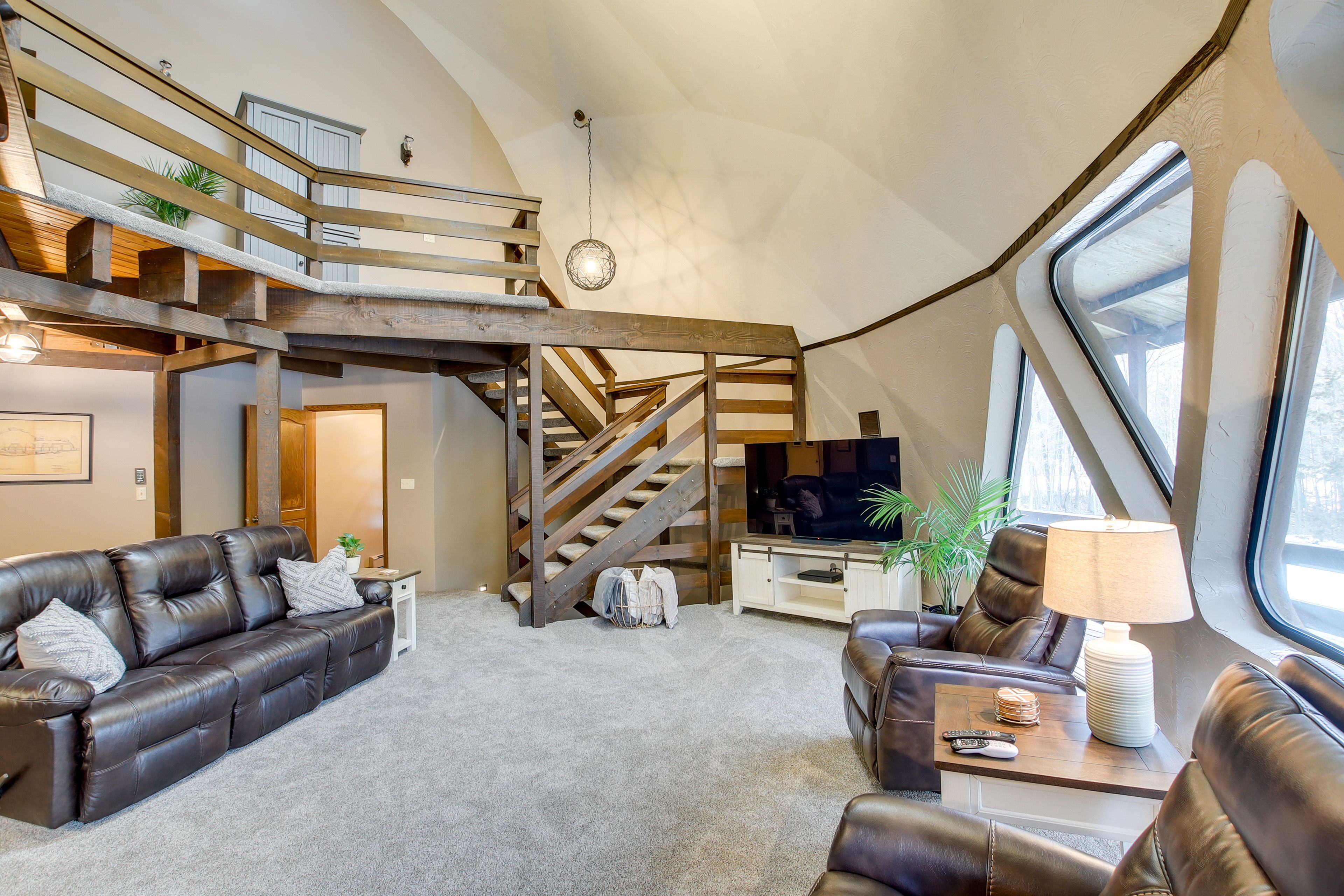 Living Room | Smart TV | Central A/C