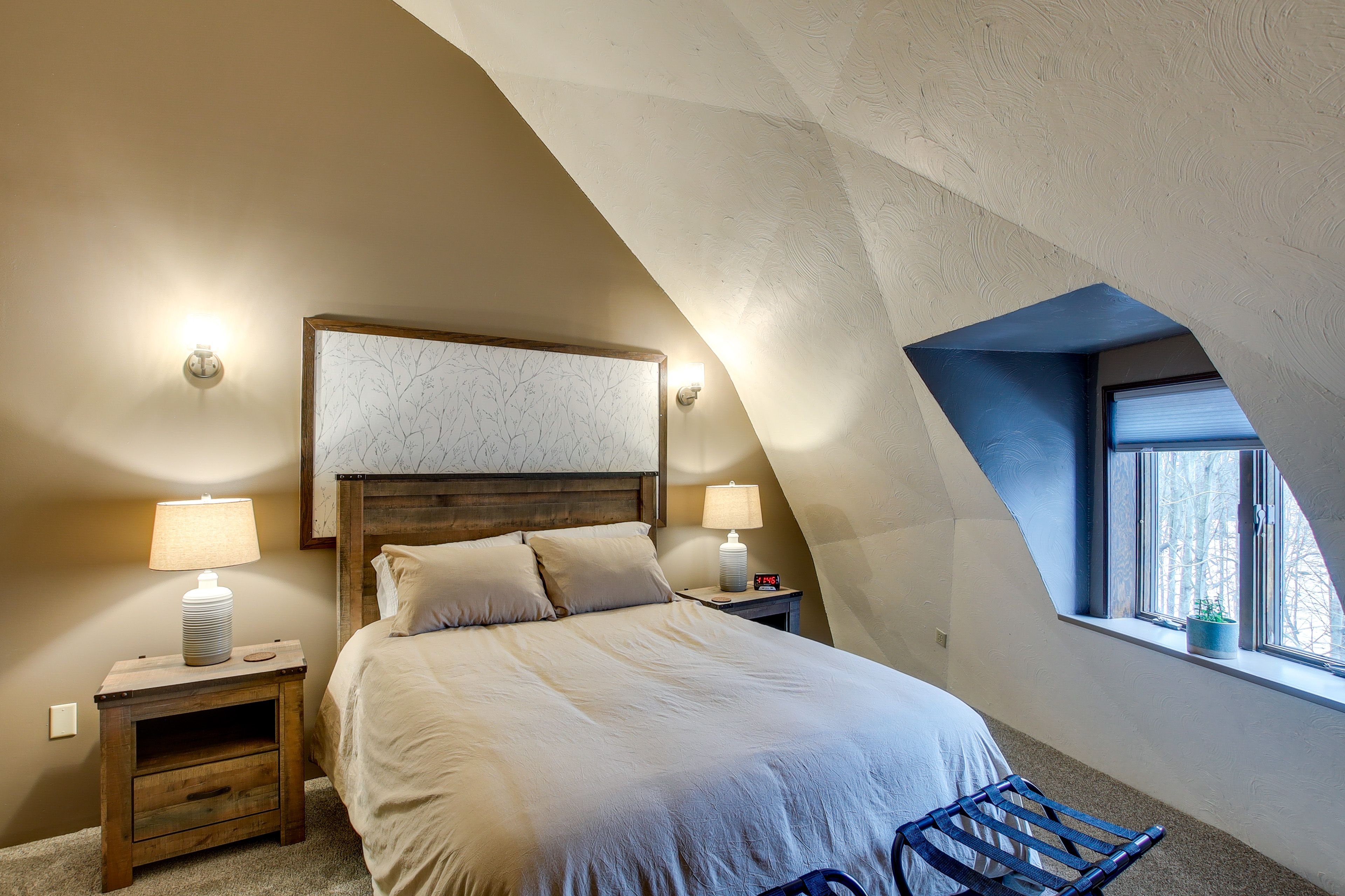 Bedroom 5 | Queen Bed