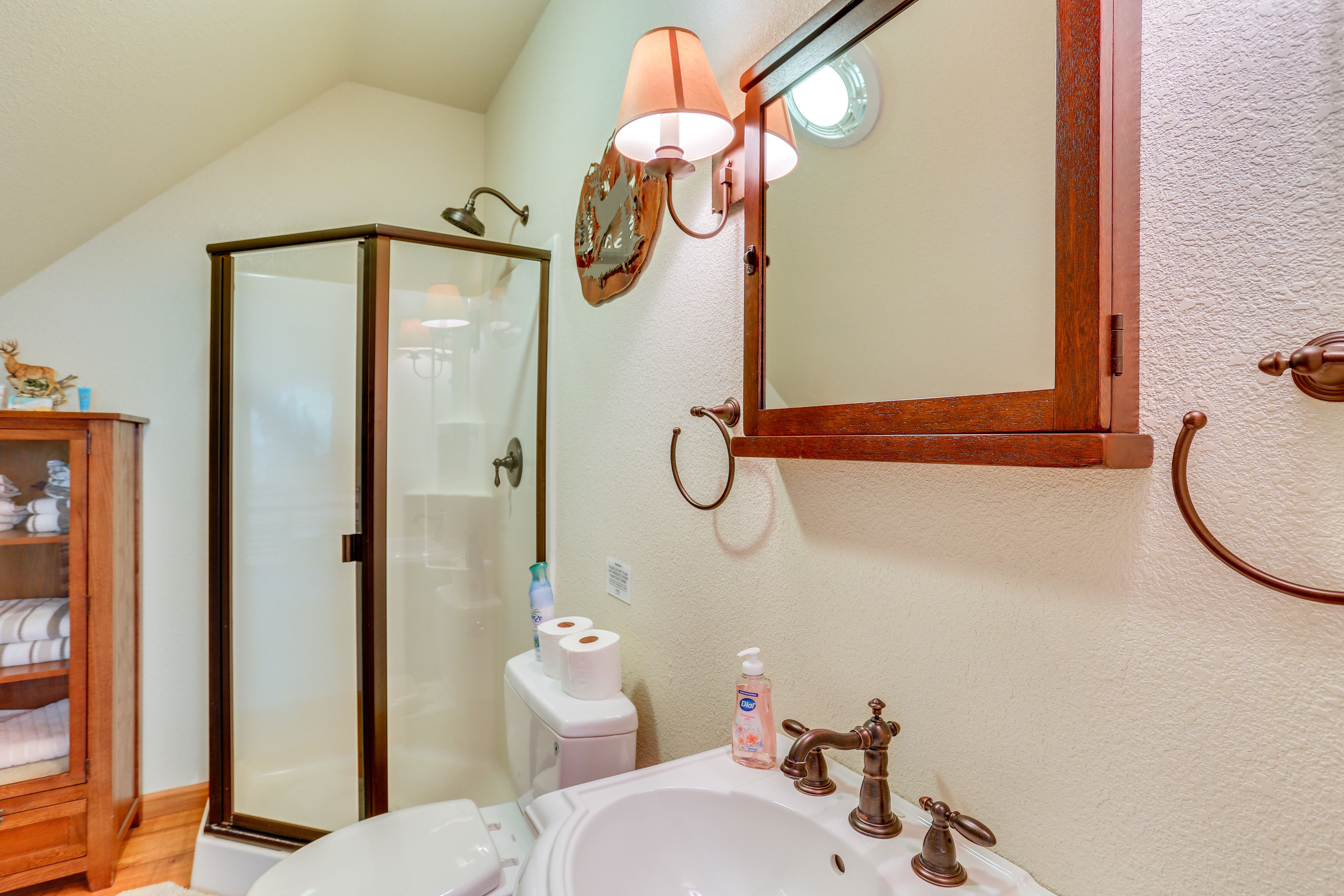 Full Bathroom | Detached Garage