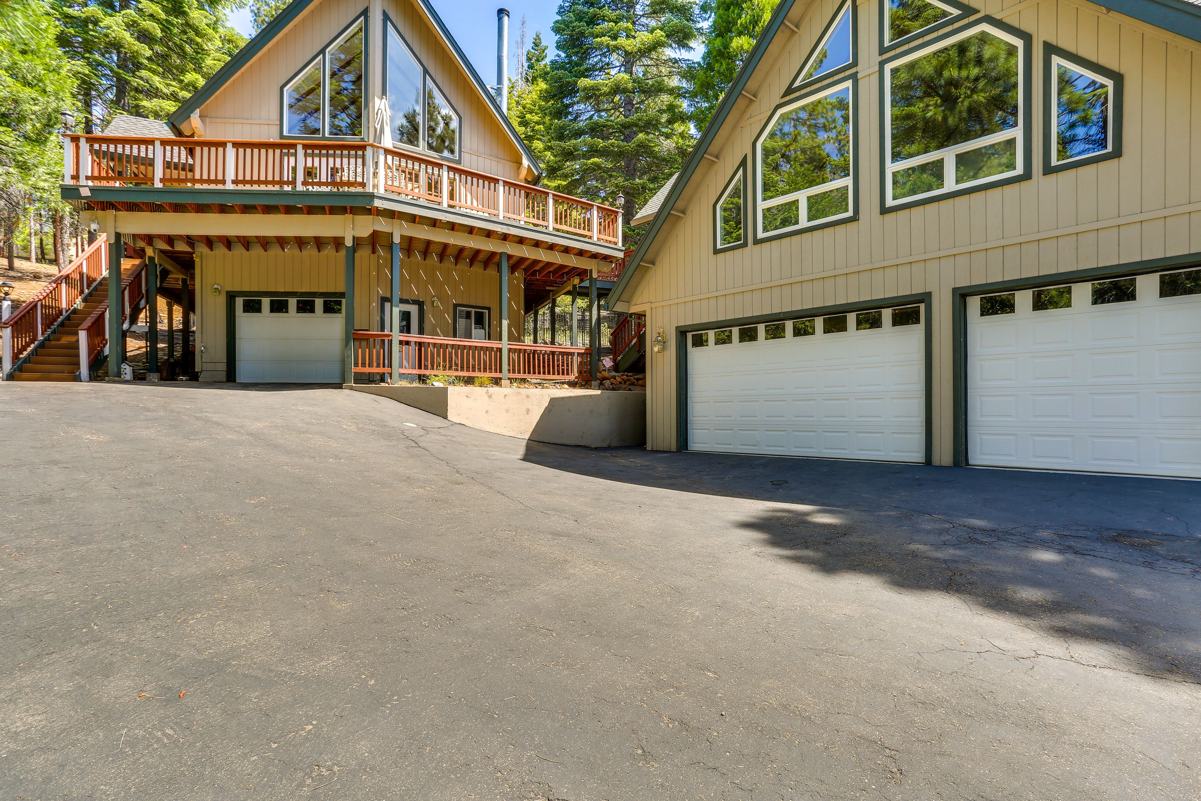 Parking | Detached Garage (2 Vehicles) | Steep Driveway (2 Vehicles)