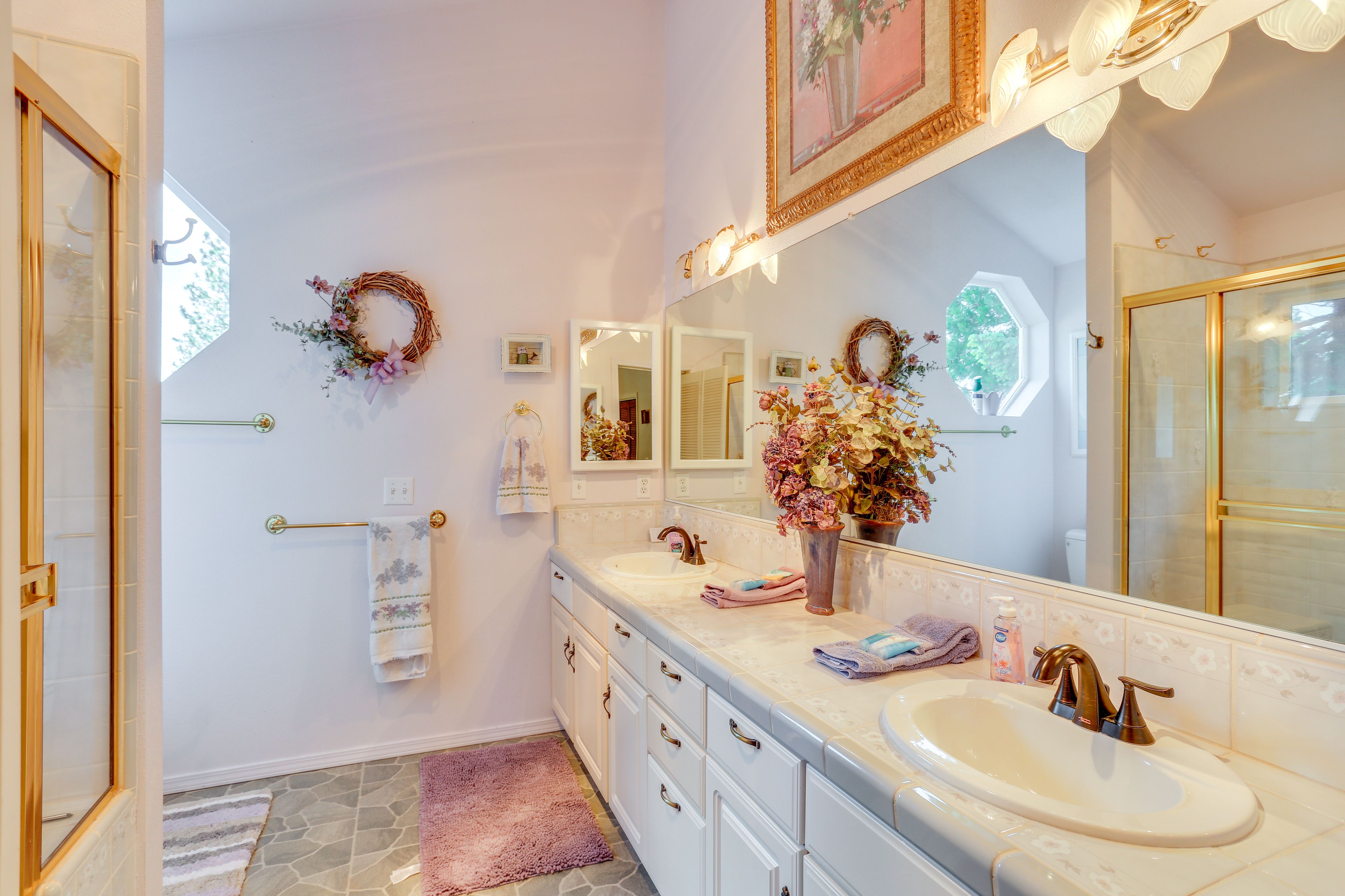 En-Suite Bathroom | 2nd Floor