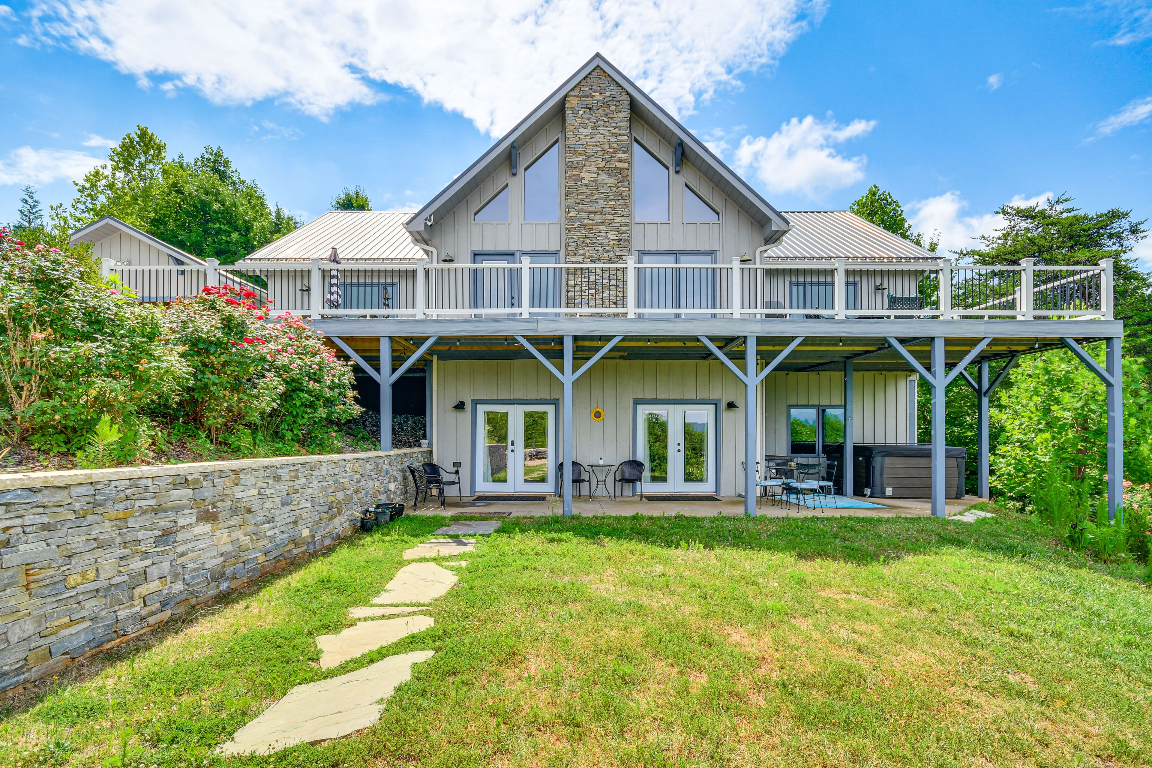 House Exterior | Fire Pit | Hot Tub | Gas Grill