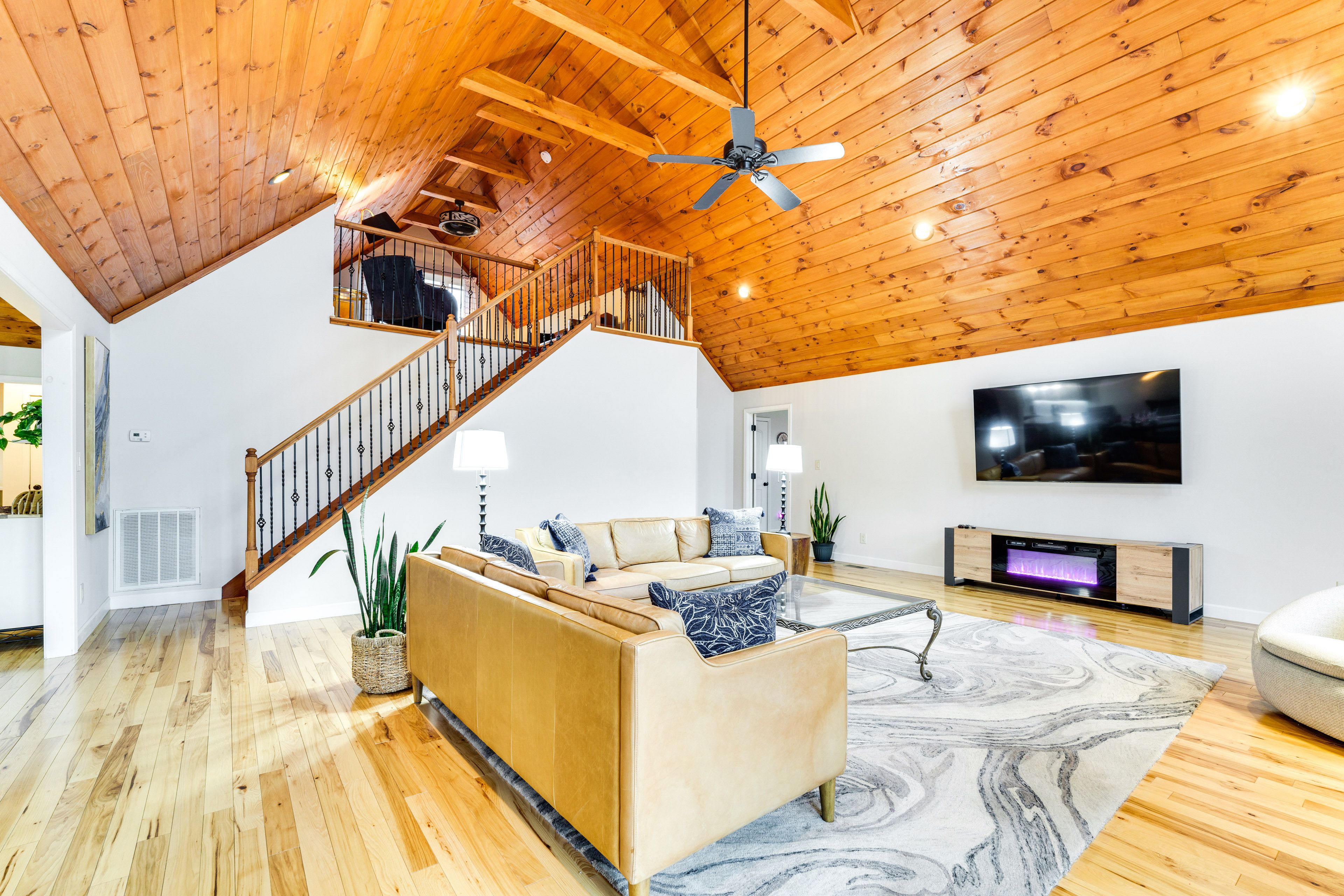 Living Room | Smart TV | Central A/C