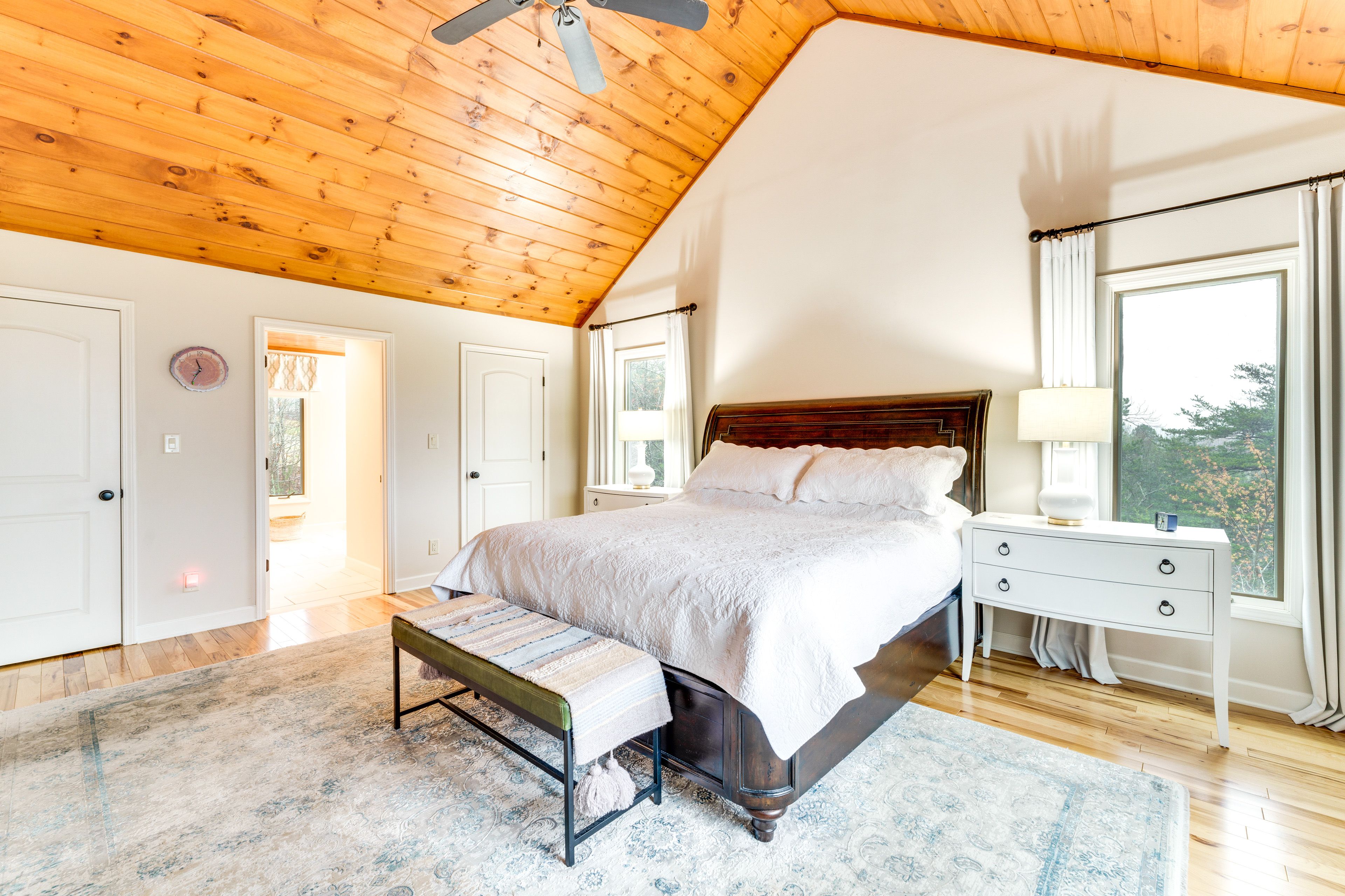 Bedroom 2 | King Bed | Smart TV