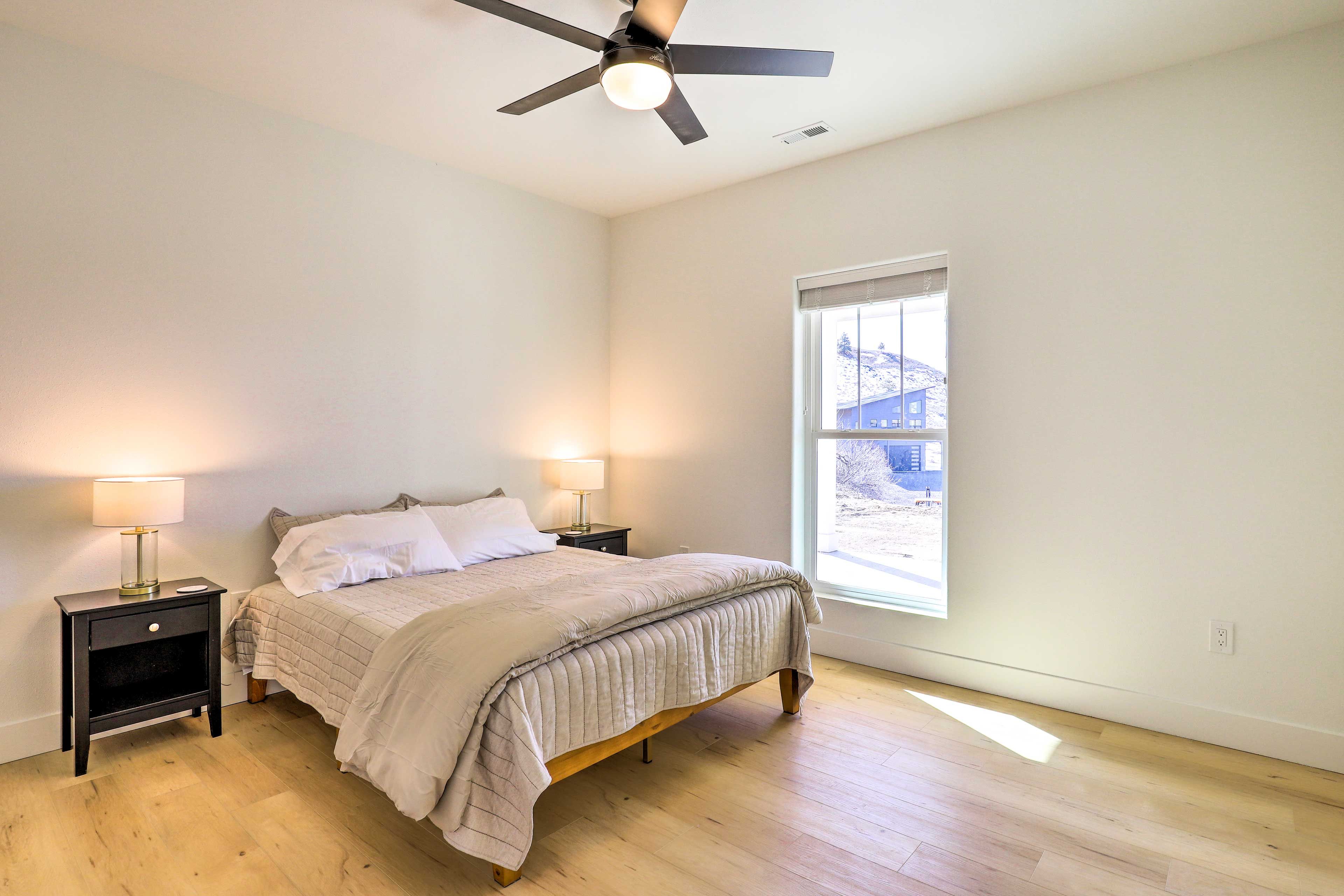 Bedroom 2 | Queen Bed | Hangers