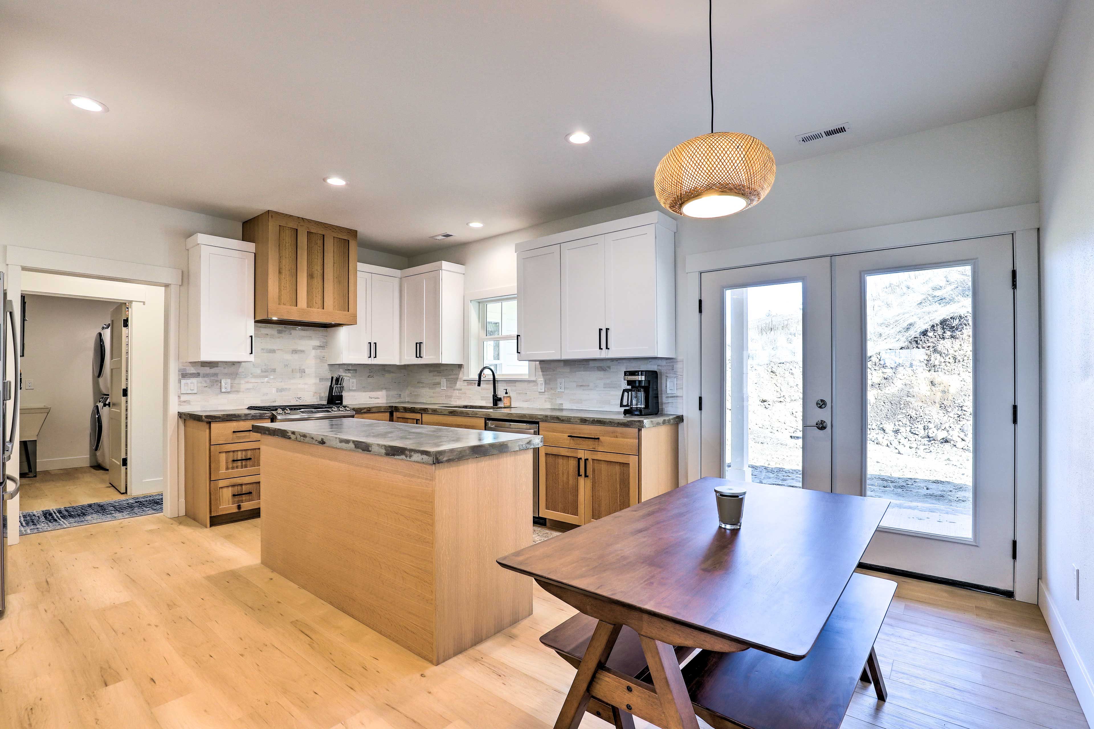 Dining Area | Dishware/Flatware | Trash Bags/Paper Towels