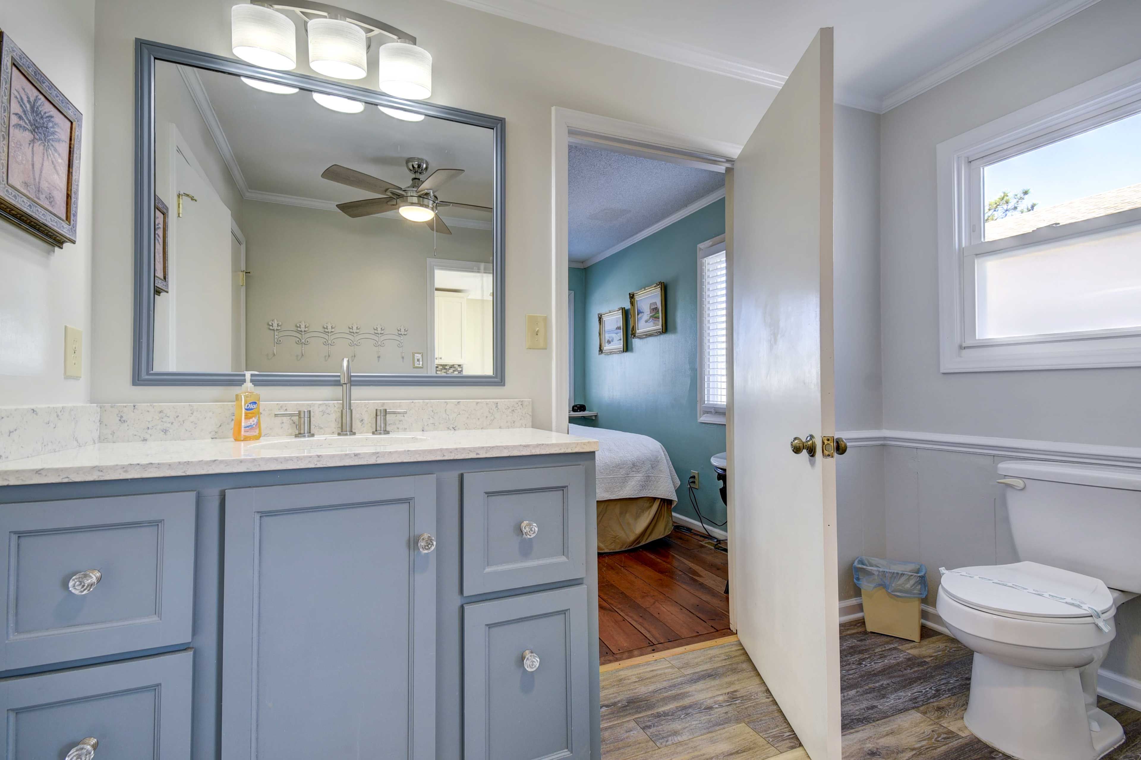 Full Bathroom | Towels Provided