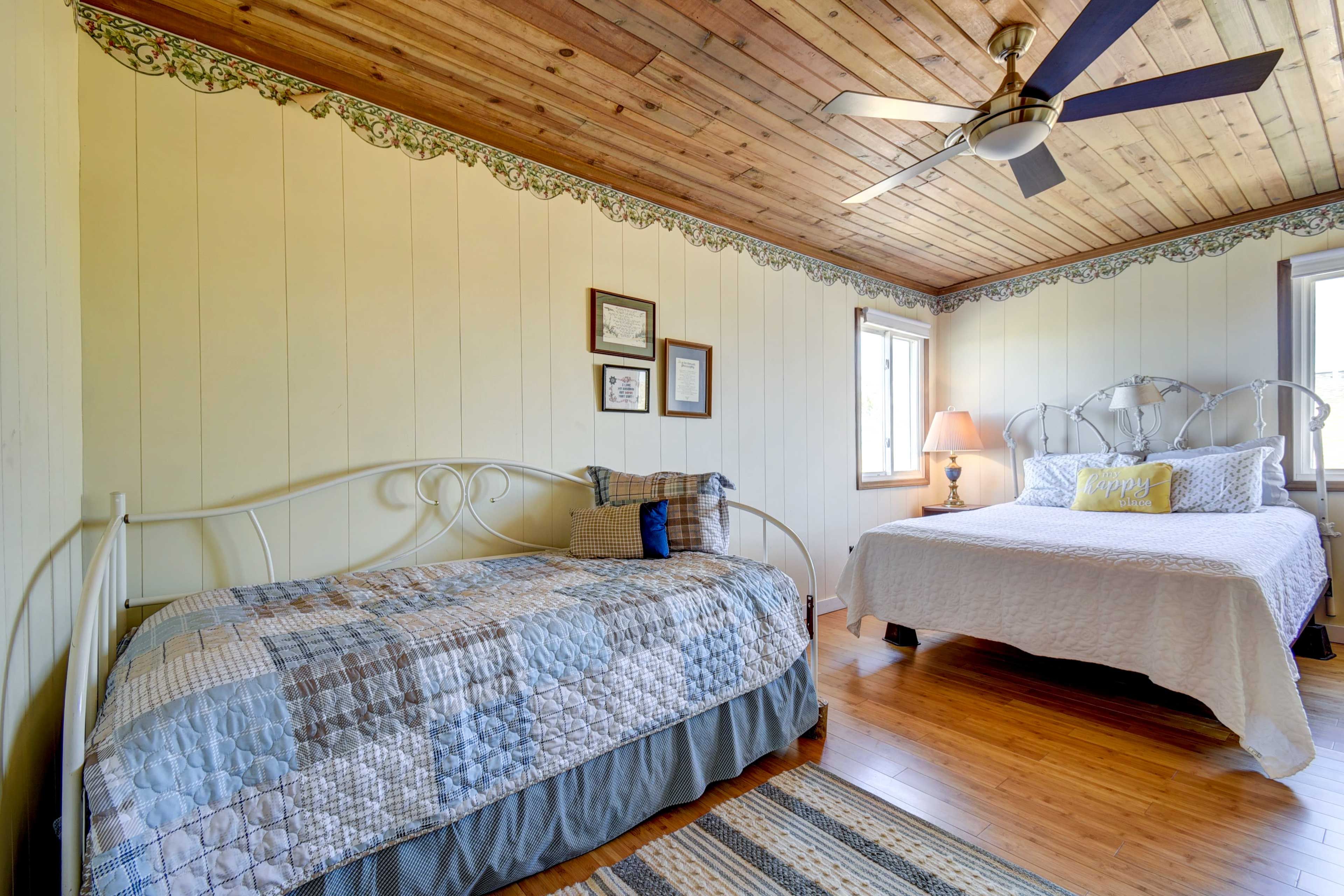 Bedroom 2 | Queen Bed | Twin Day Bed w/ Twin Trundle
