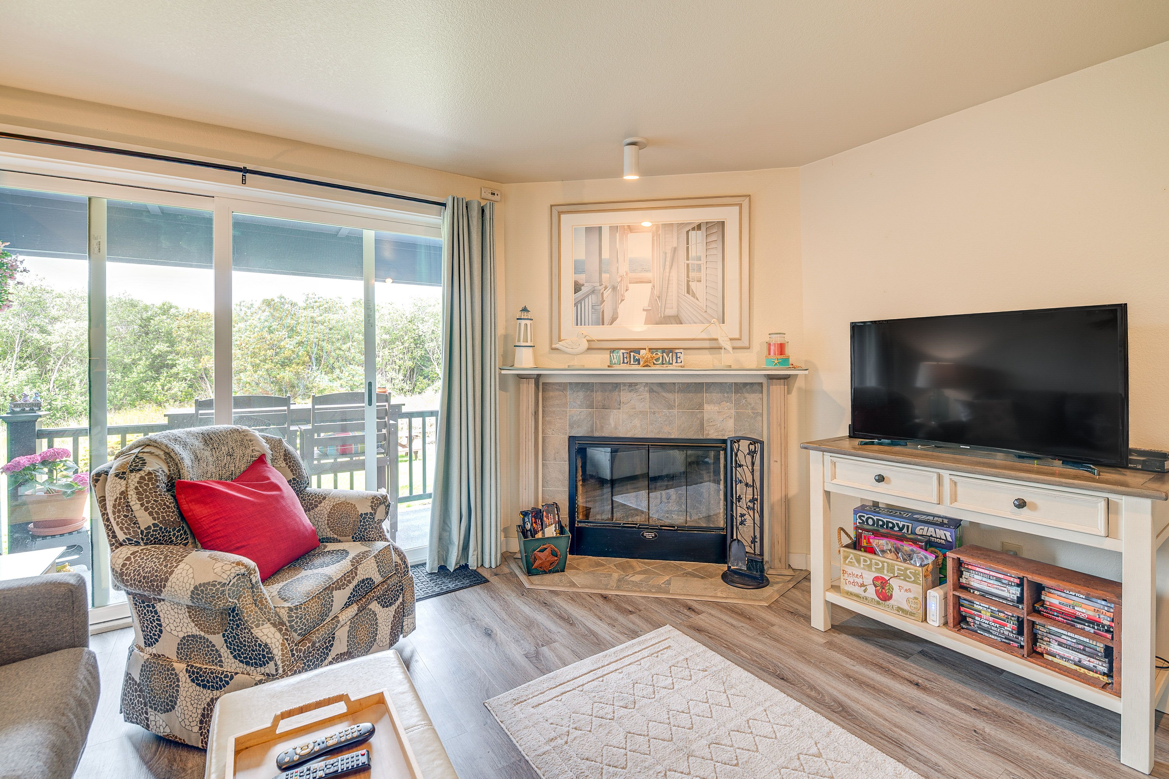 Living Area | Queen Sleeper Sofa | Fireplace | Smart TV w/ Cable | Board Games