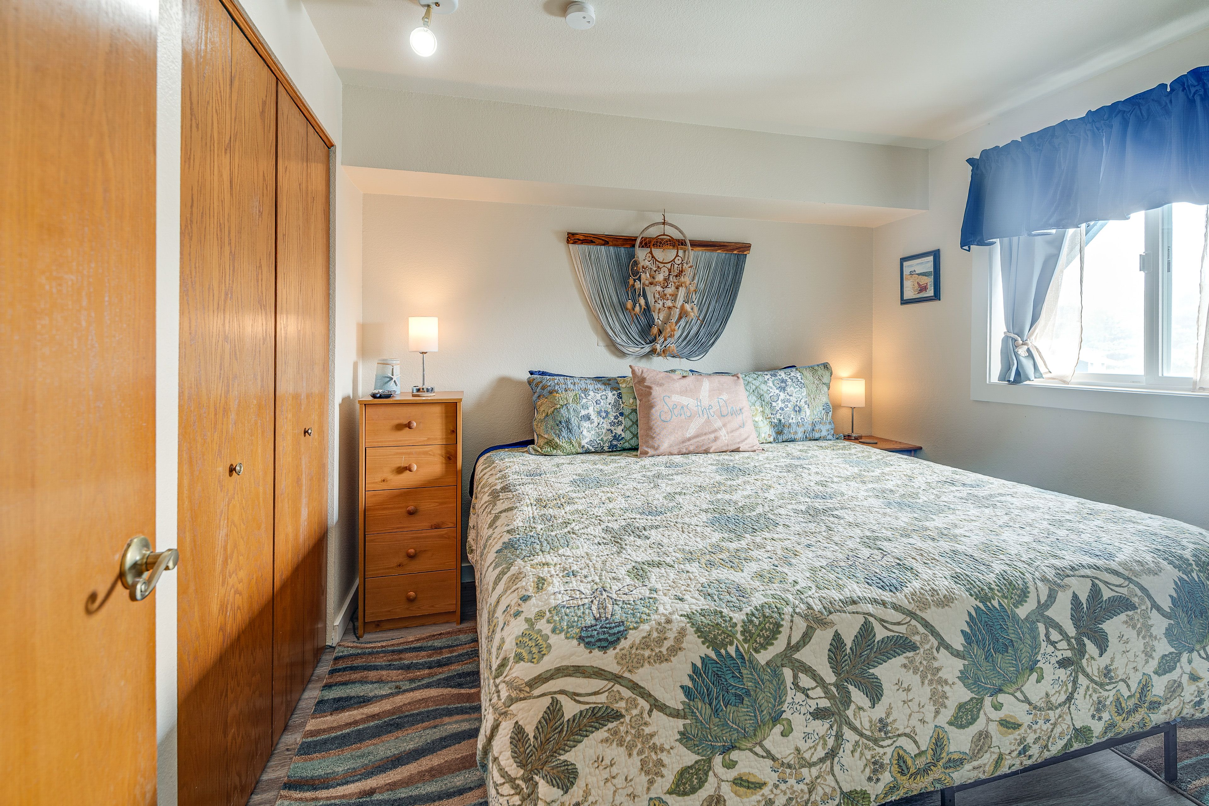 Bedroom | King Bed | Smart TV w/ Cable