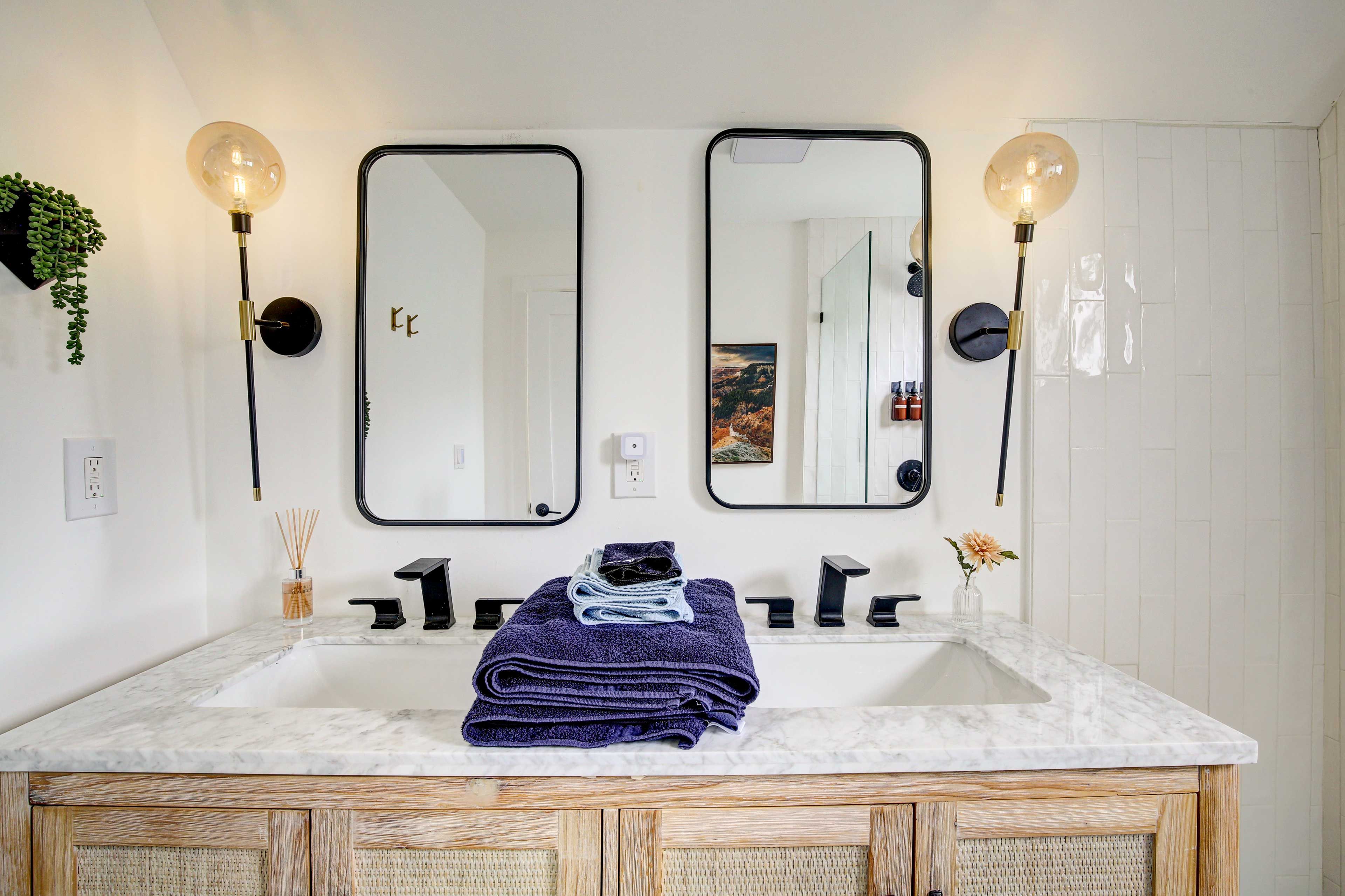 Full Bath | Towels Provided