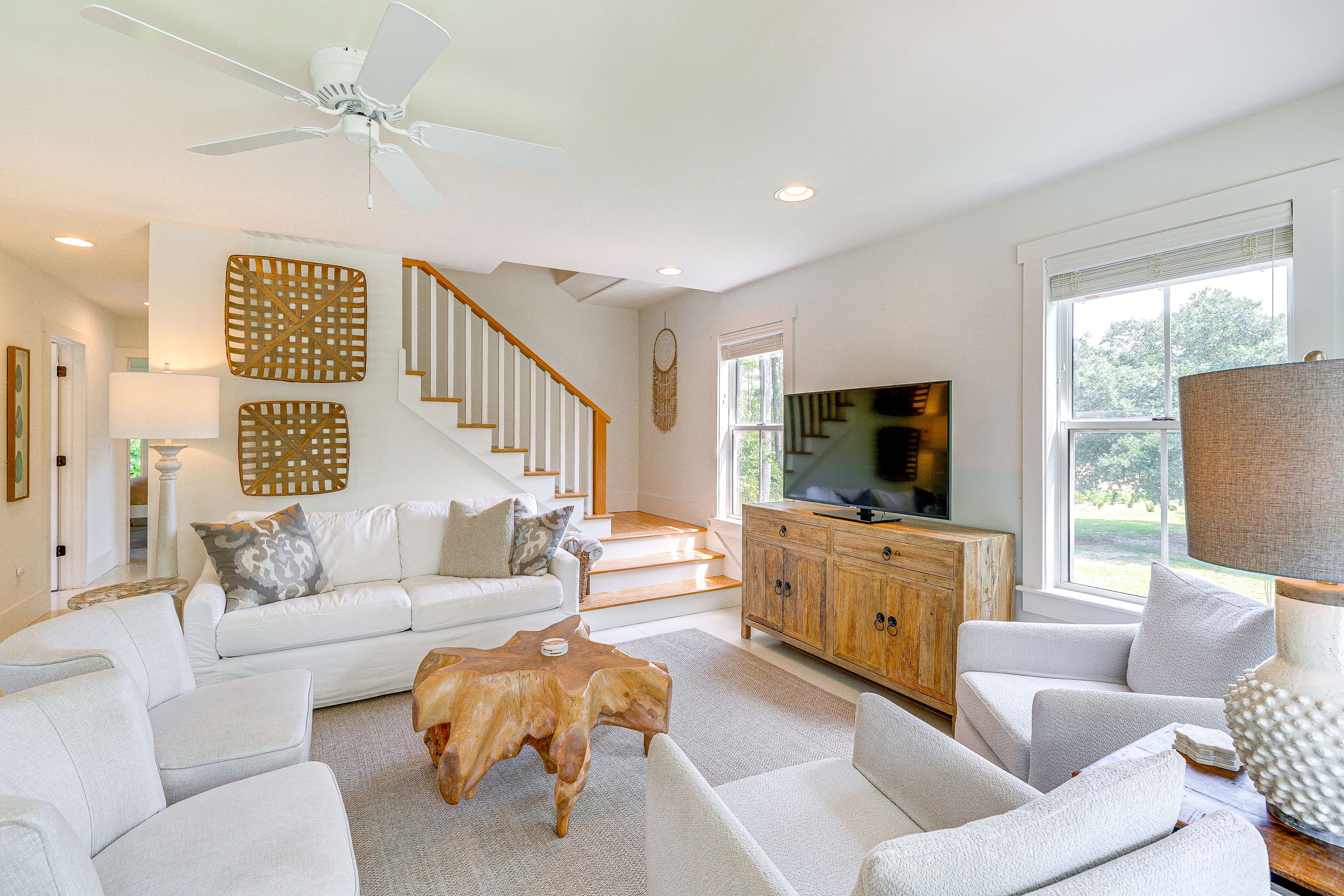 Living Room | 1st Floor | Smart TV | Central Heating