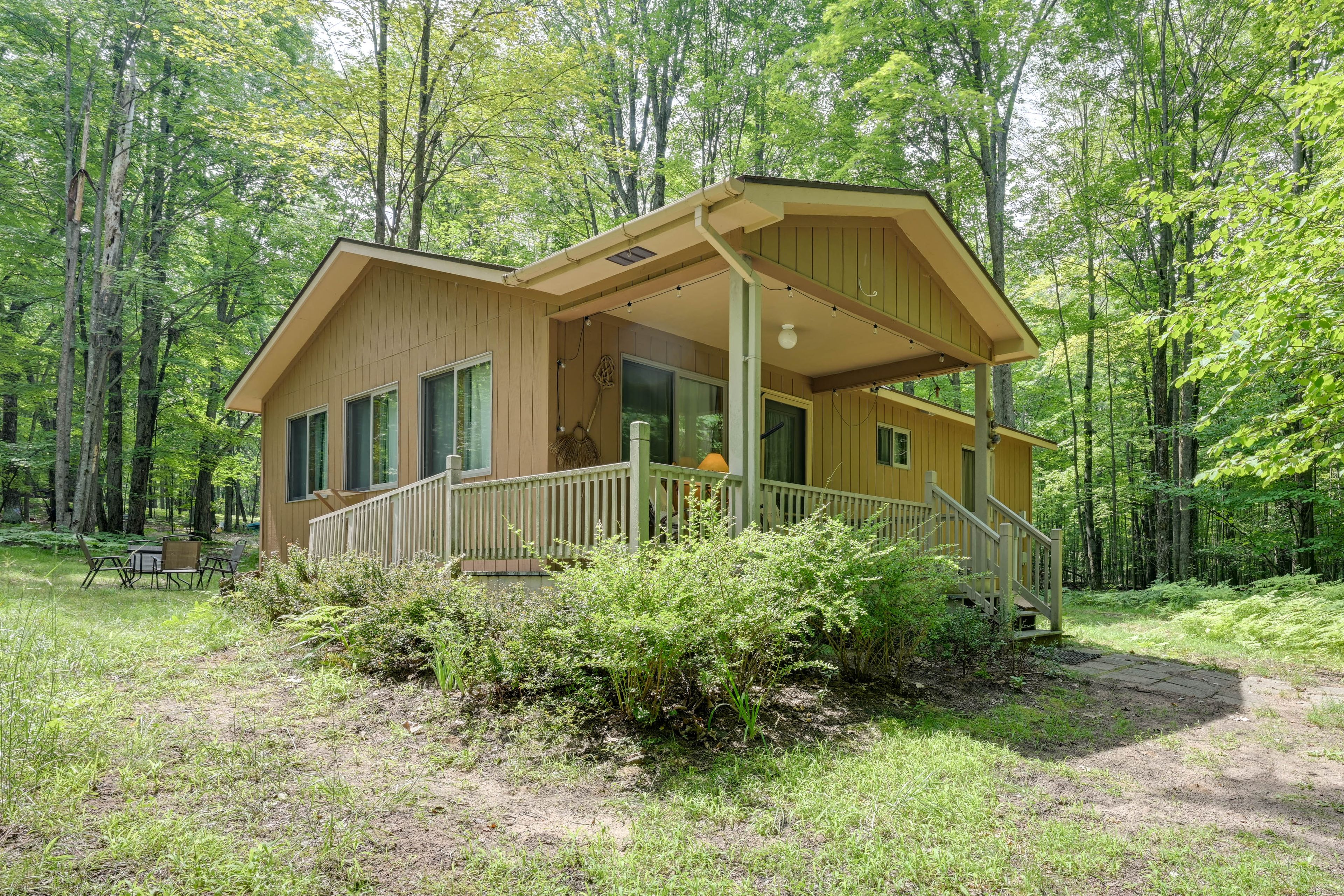 Farwell Vacation Rental | 2BR | 1BA | 816 Sq Ft | Stairs Required