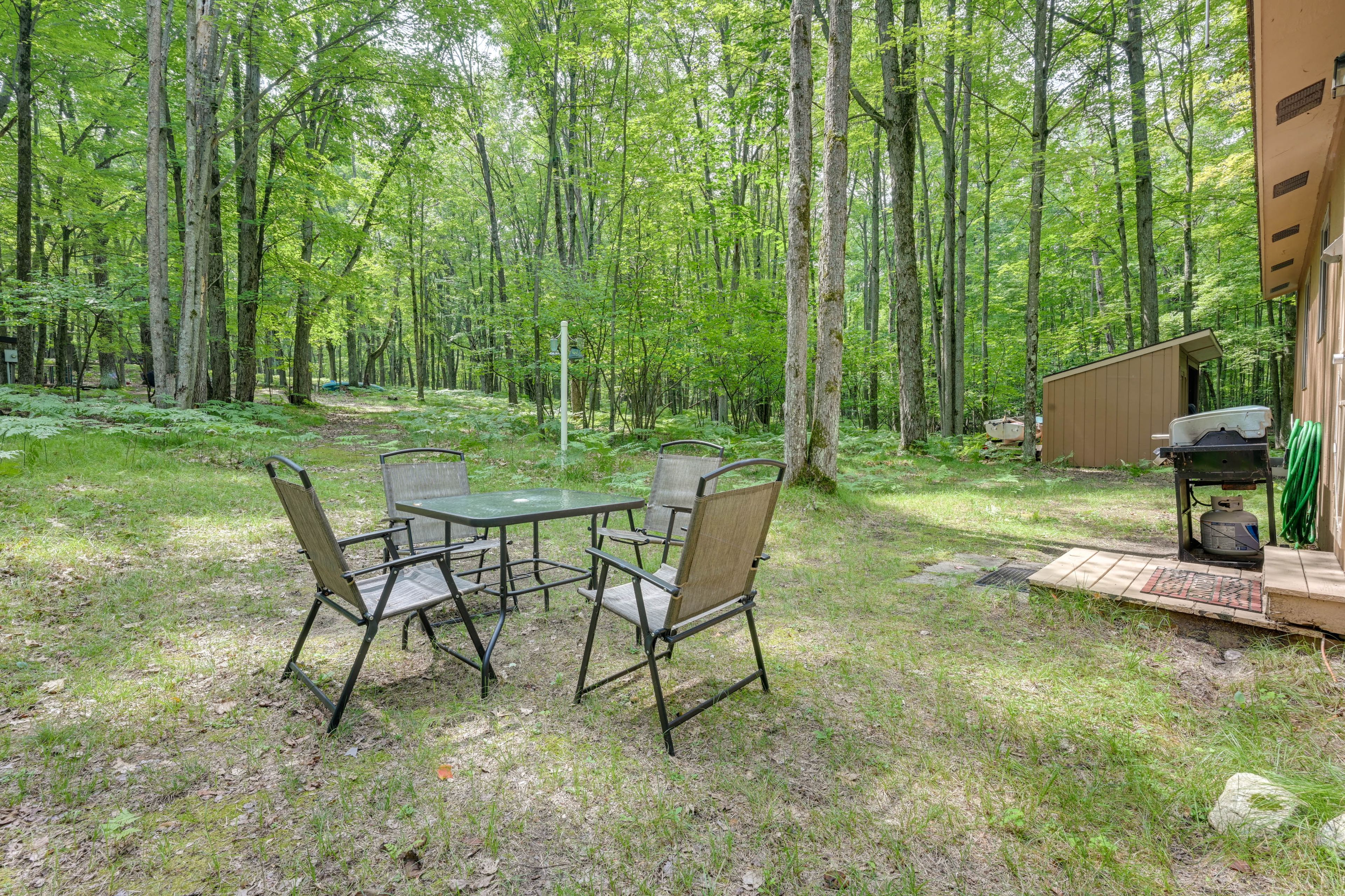 Yard Space | Outdoor Dining Table | Gas Grill | Trampoline