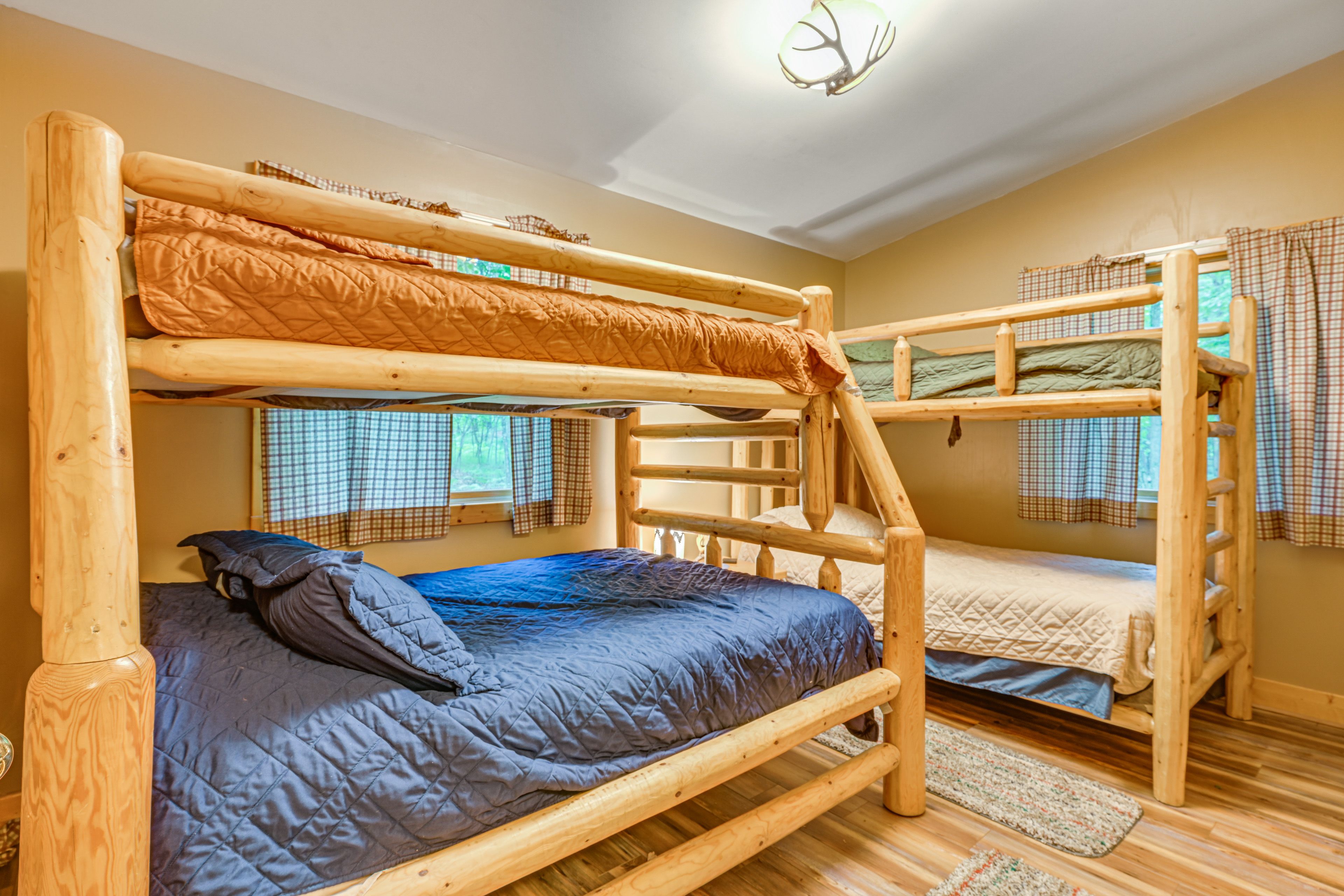 Bedroom 2 | Twin/Full Bunk Bed | Twin Bunk Bed
