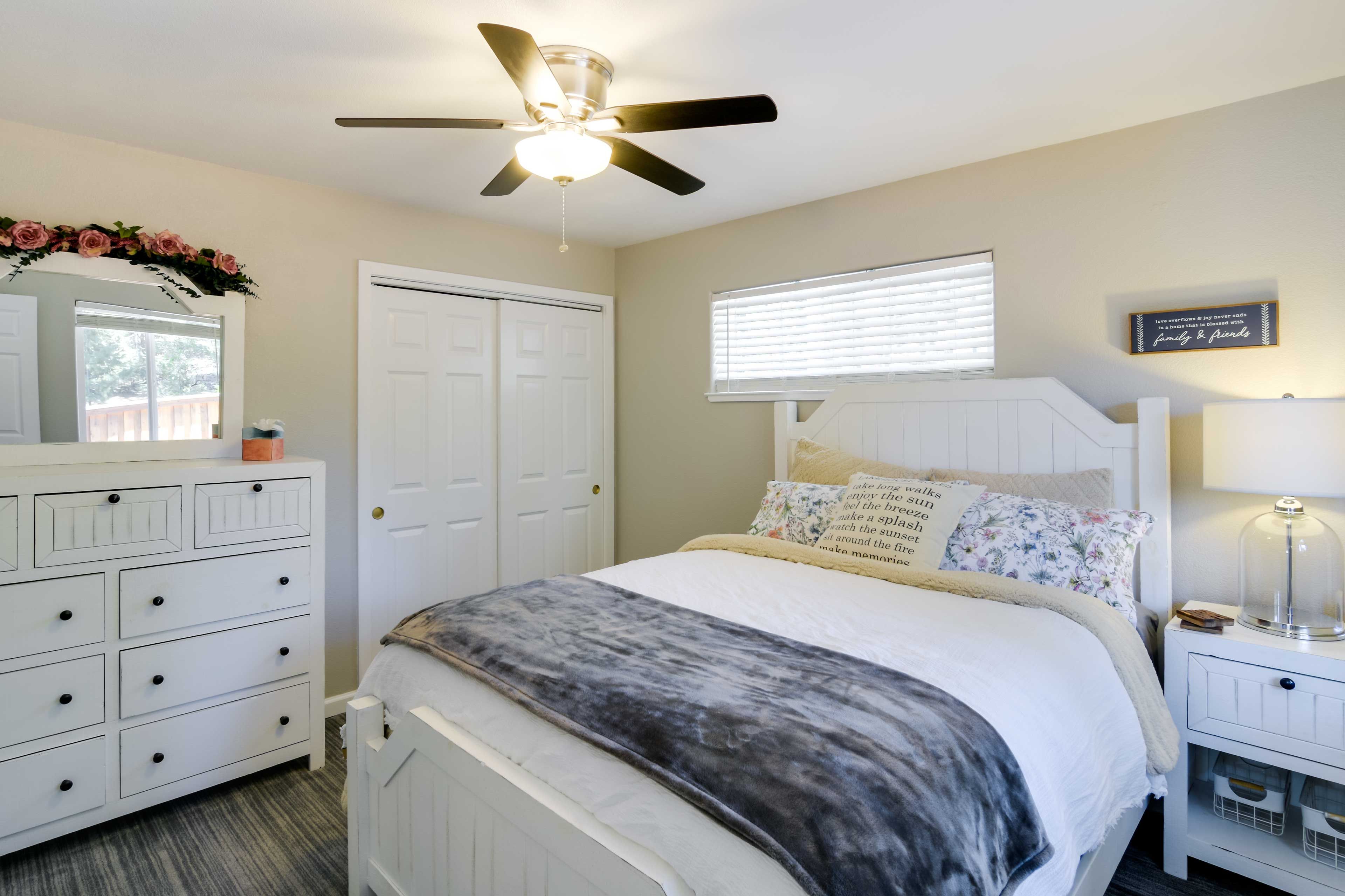 Bedroom 1 | Queen Bed | 1st Floor