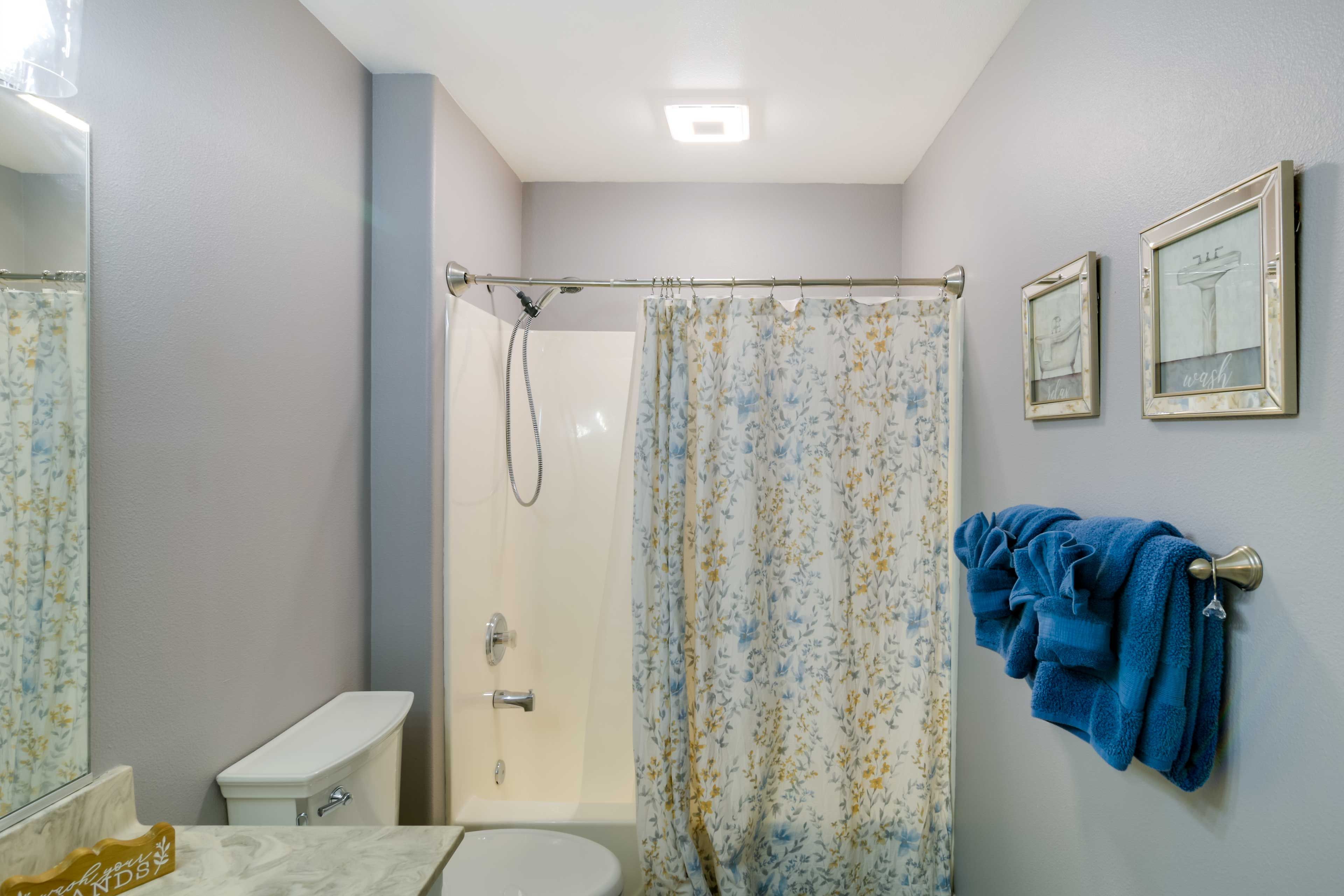 Full Bathroom | Complimentary Toiletries