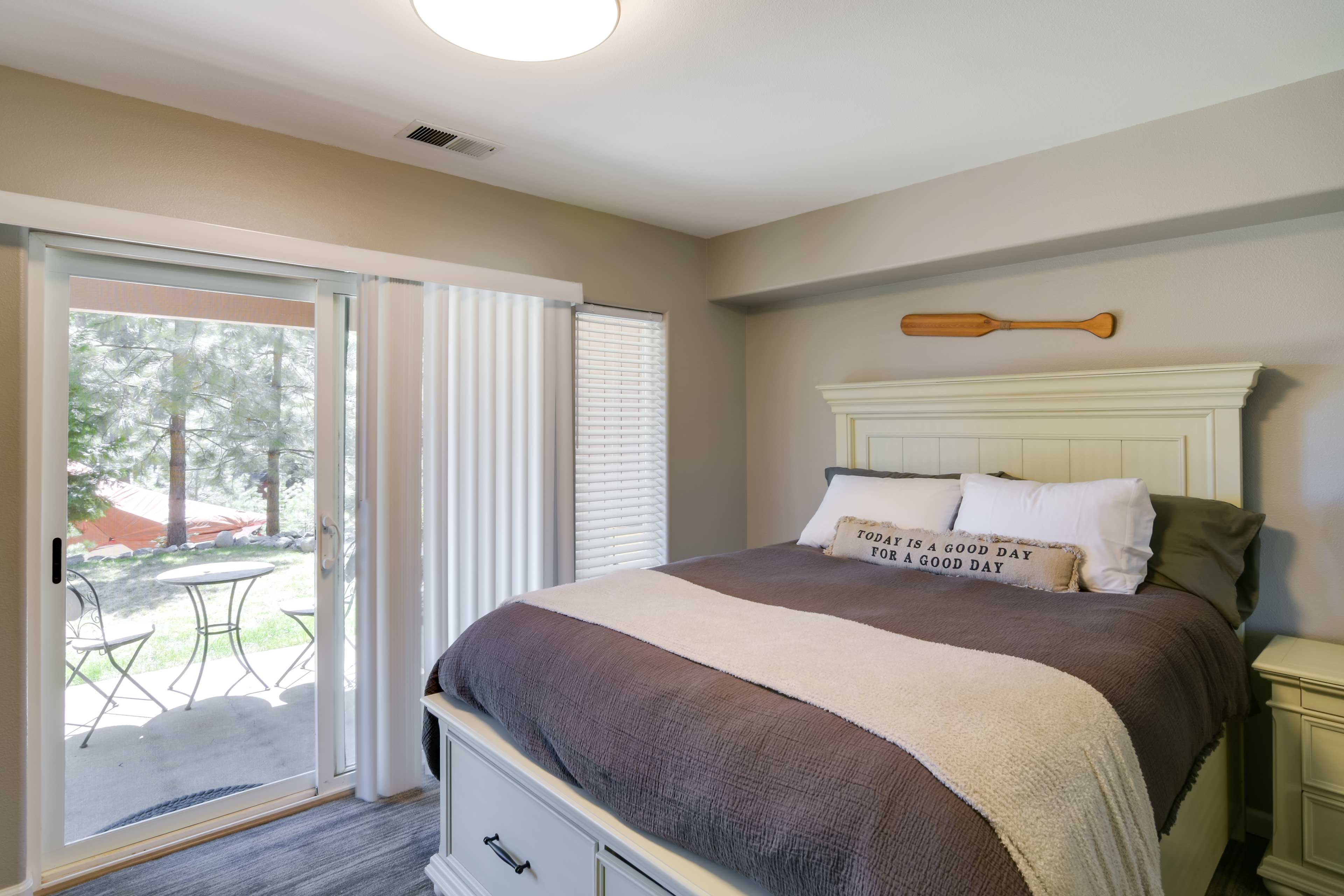 Bedroom 2 | Queen Bed | En-Suite Bathroom | Ground Floor