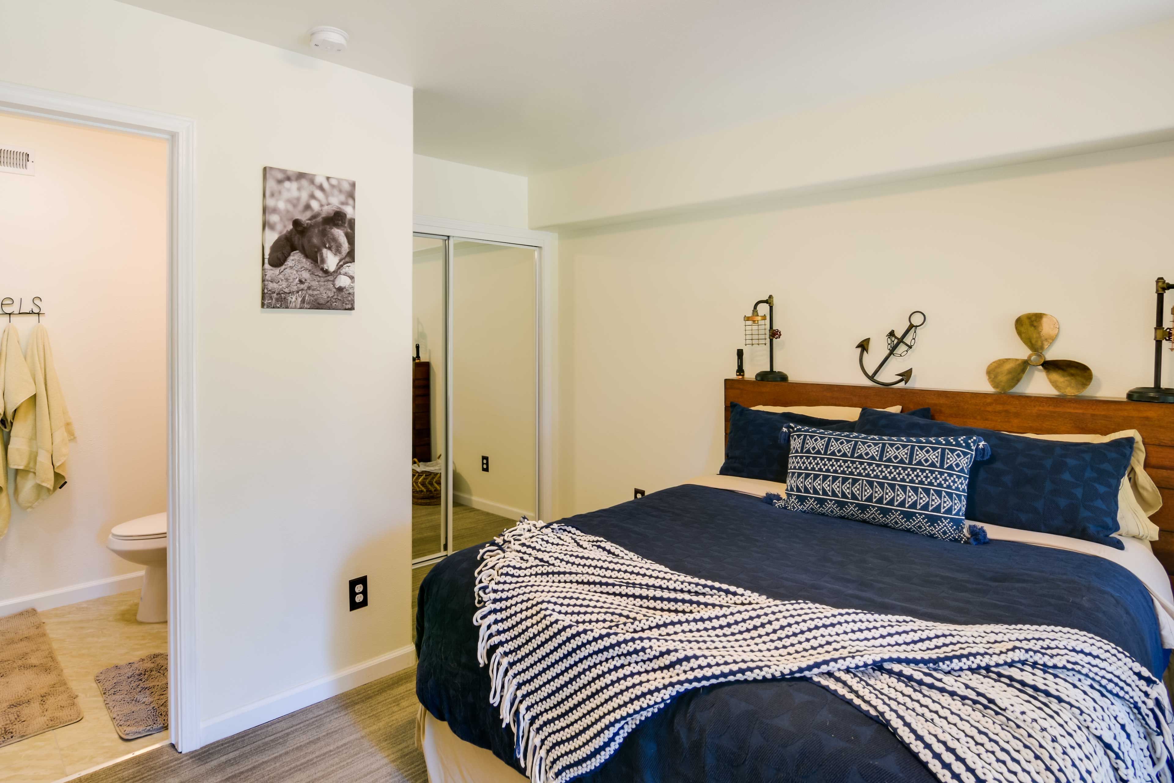 Bedroom 2 | Queen Bed | En-Suite Bathroom | Ground Floor