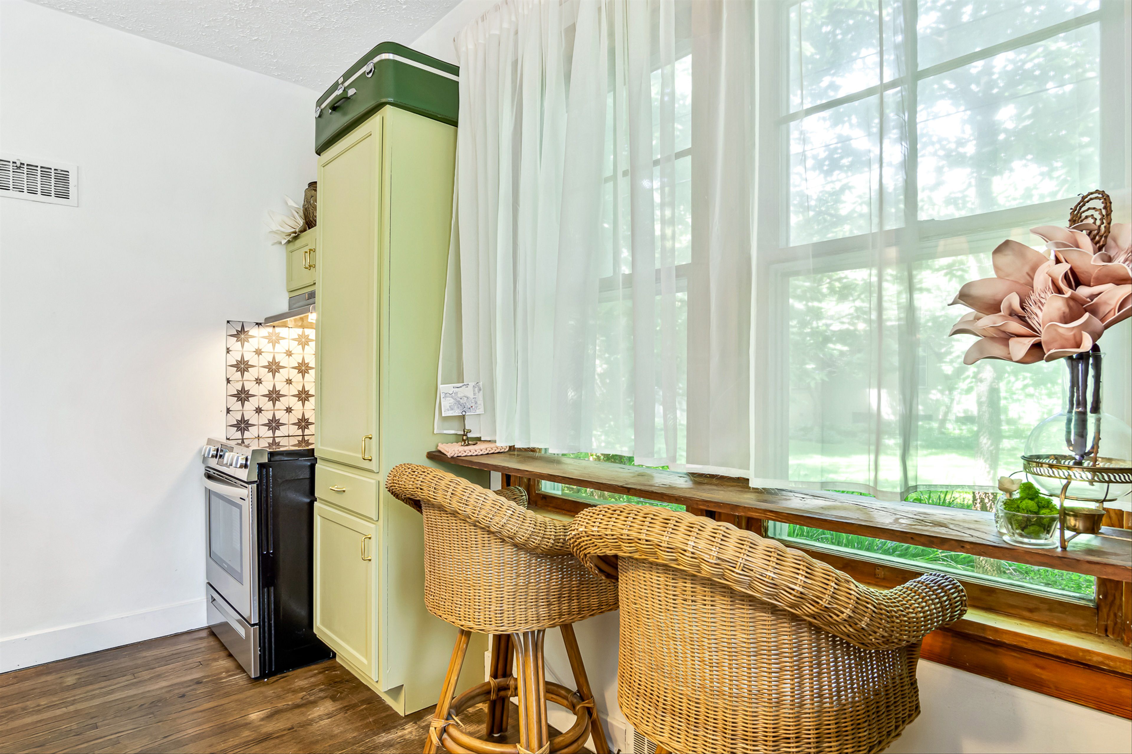 Window Dining Area
