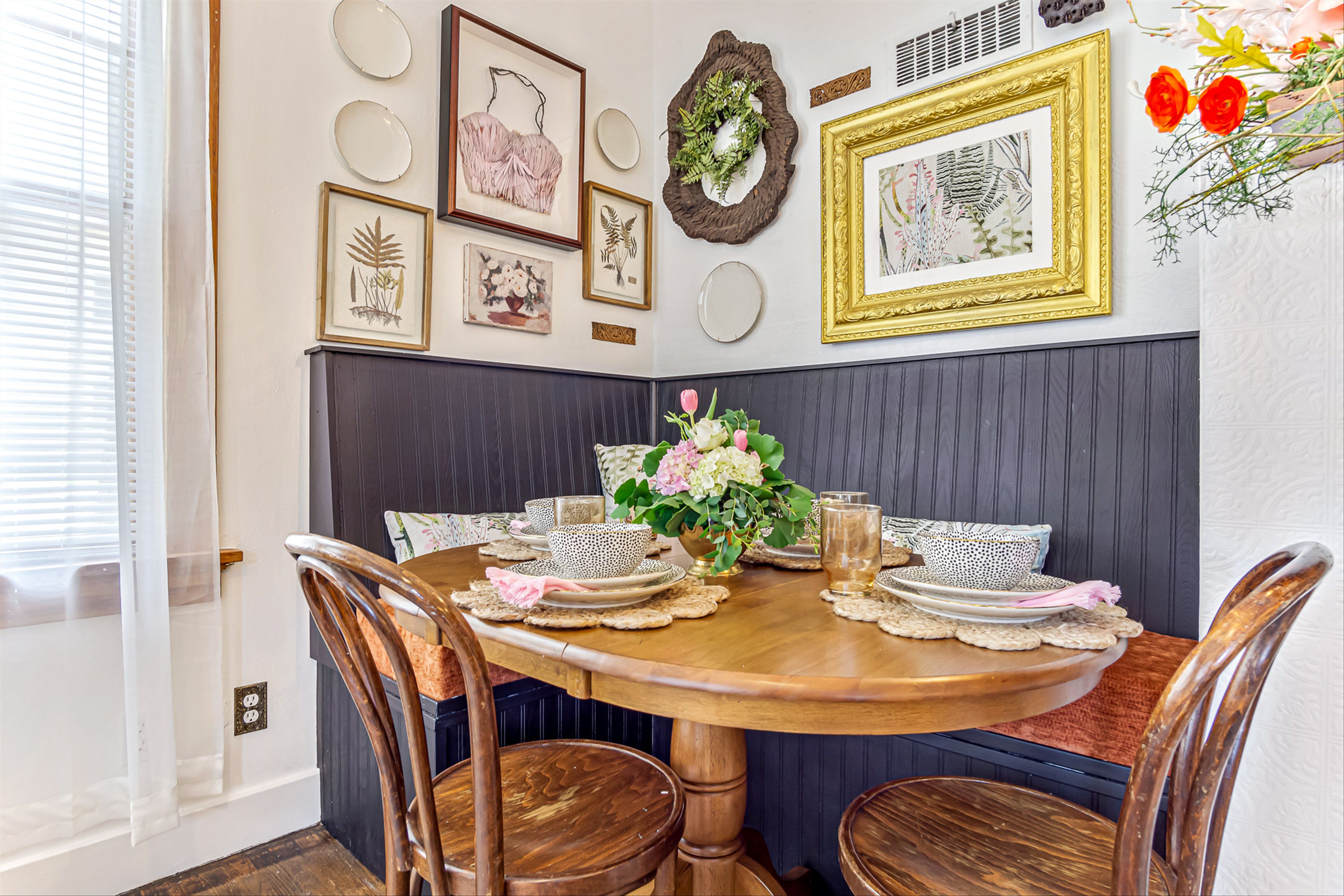 Dining Nook | Dishes & Flatware Provided