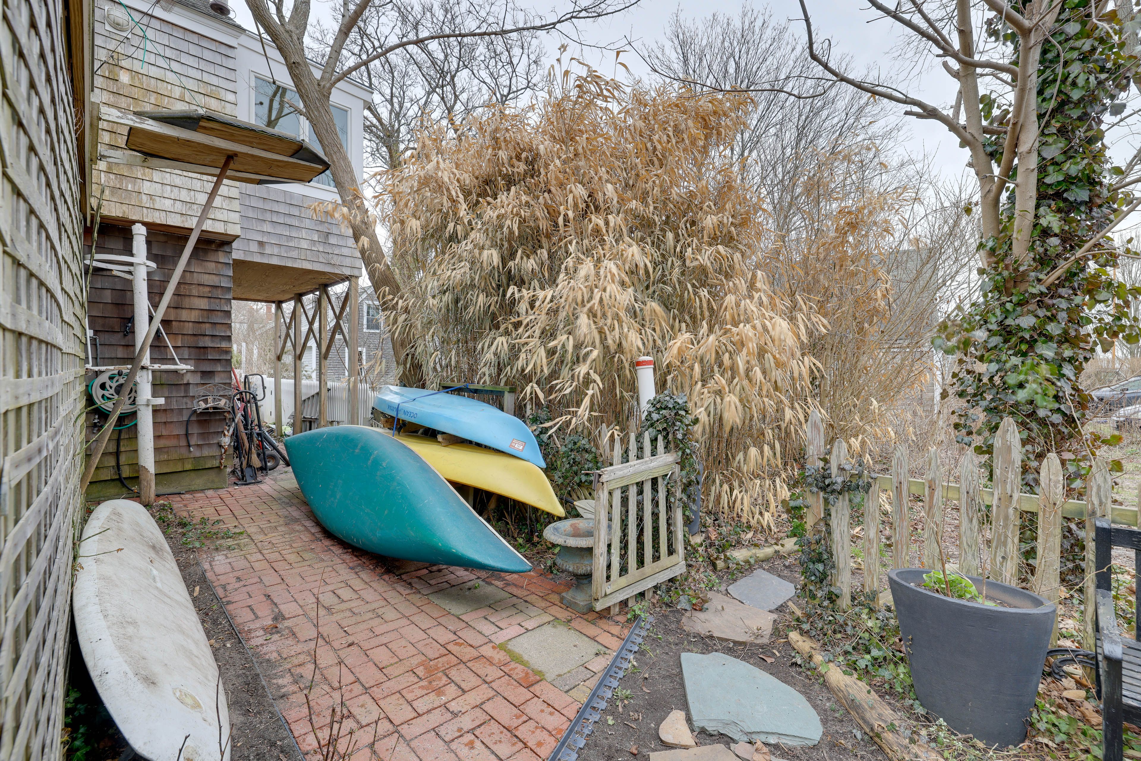 Side Exterior | Complimentary Bicycles, Kayaks & Canoe