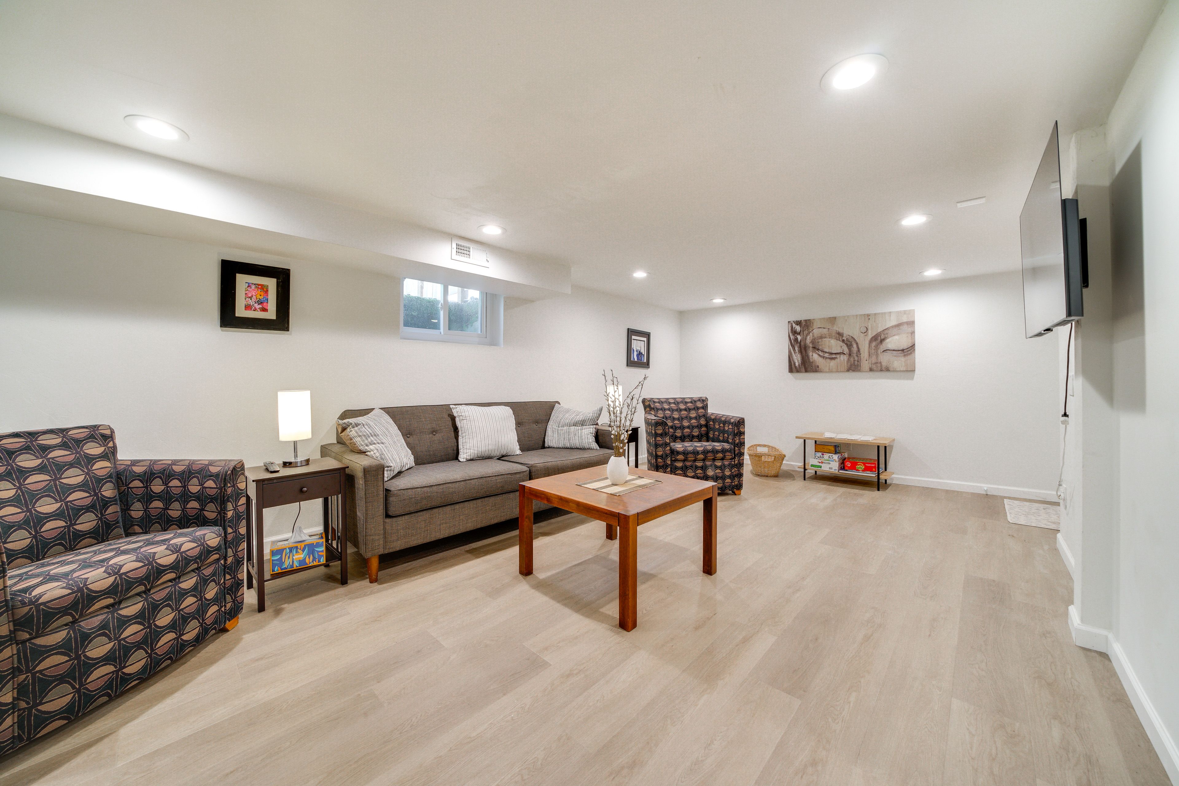 Living Room | Free WiFi | Board Games | Central Heating & A/C
