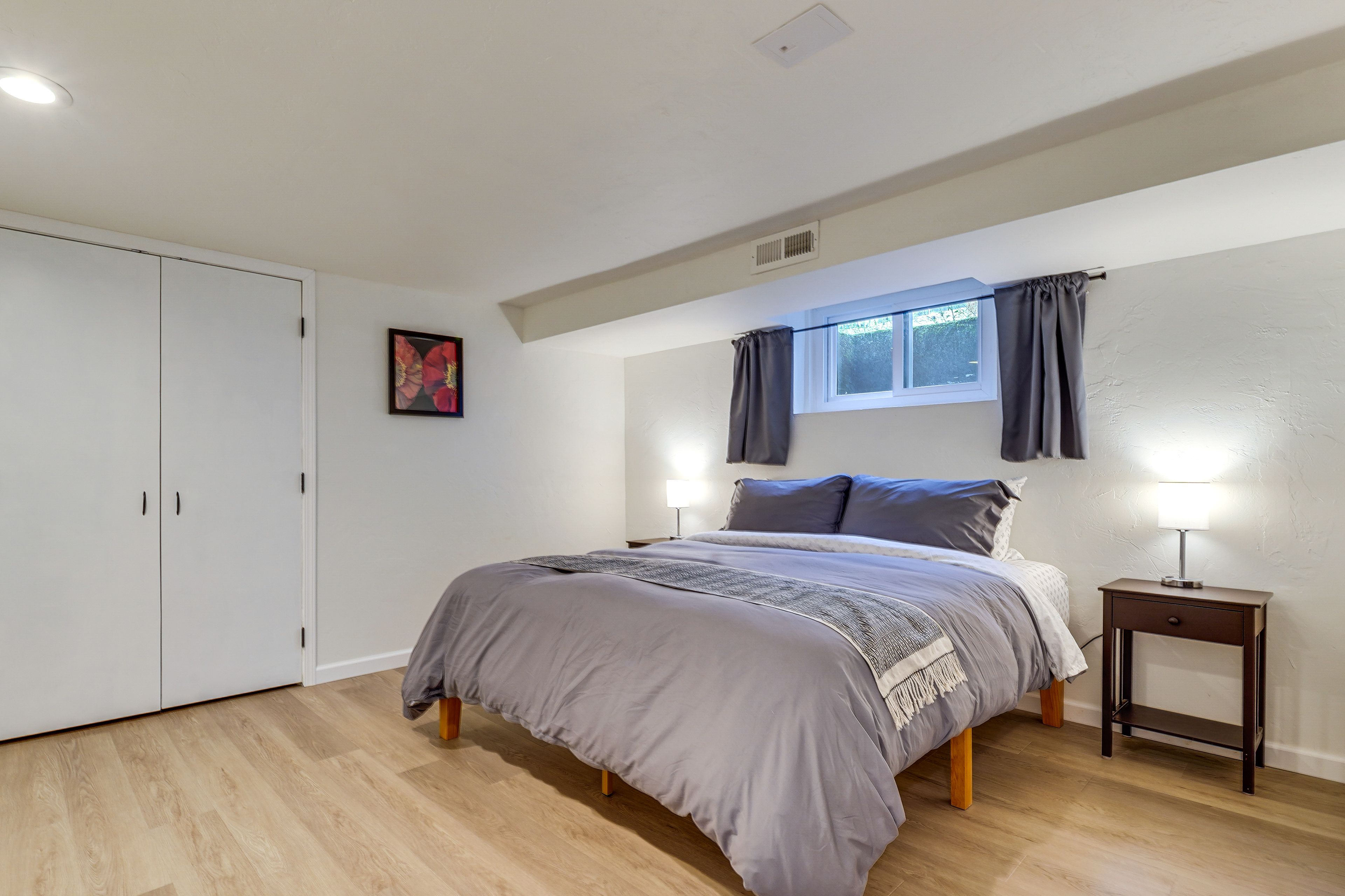 Bedroom 1 | Queen Bed